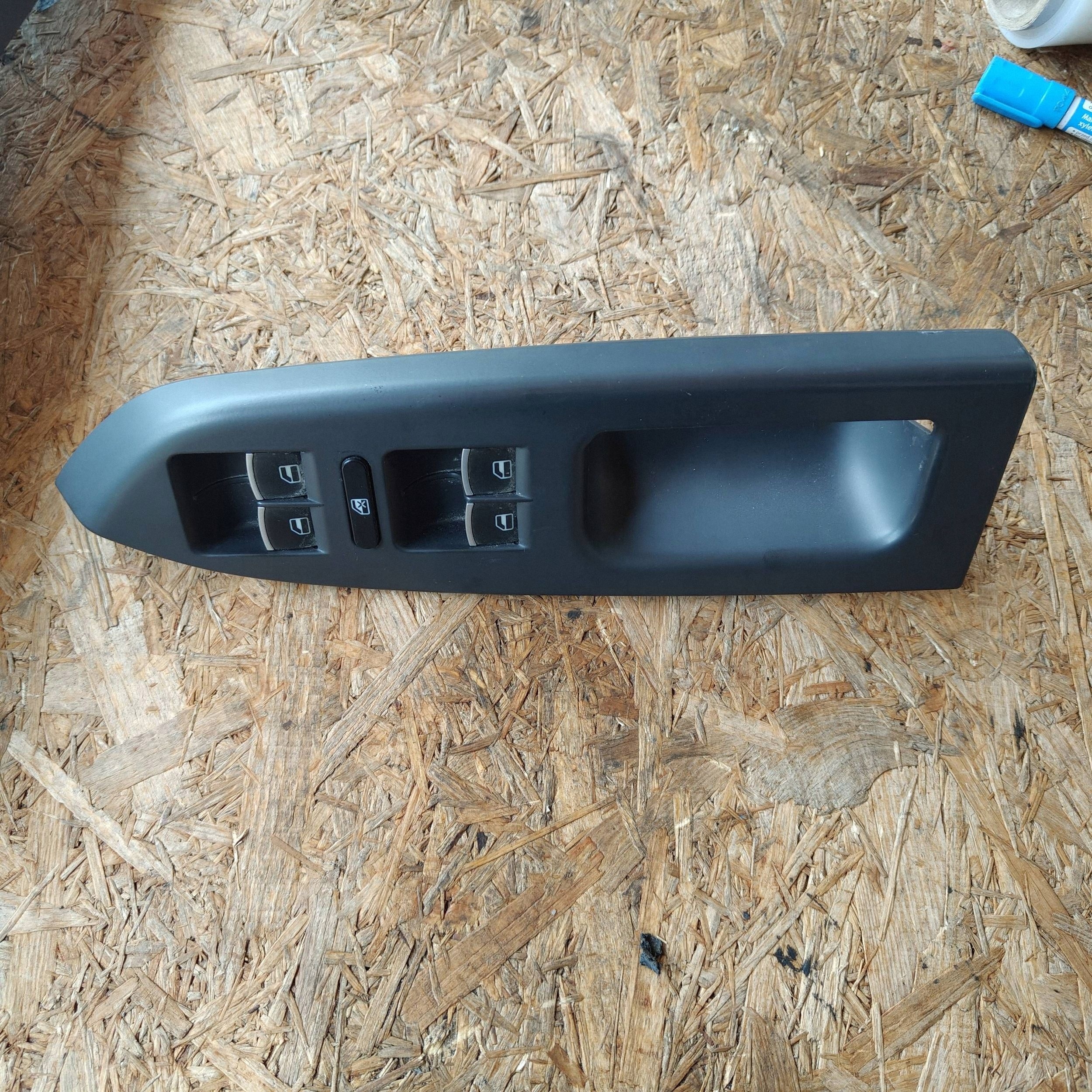 Volkswagen Touran II Commandes Vitre 1T1867371H