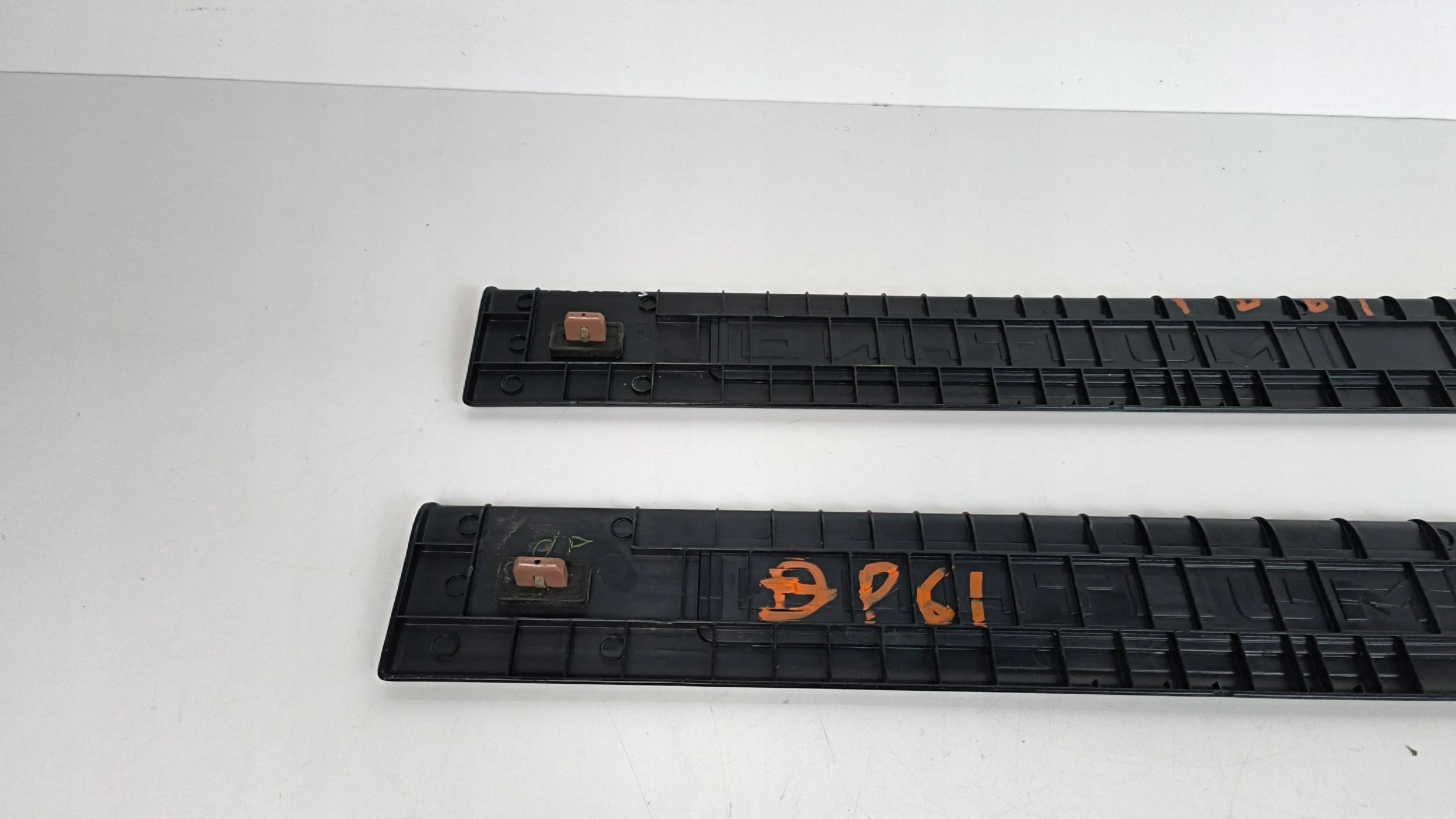Ford Mustang VI mouldings threshold Komplet FR3B6313222A