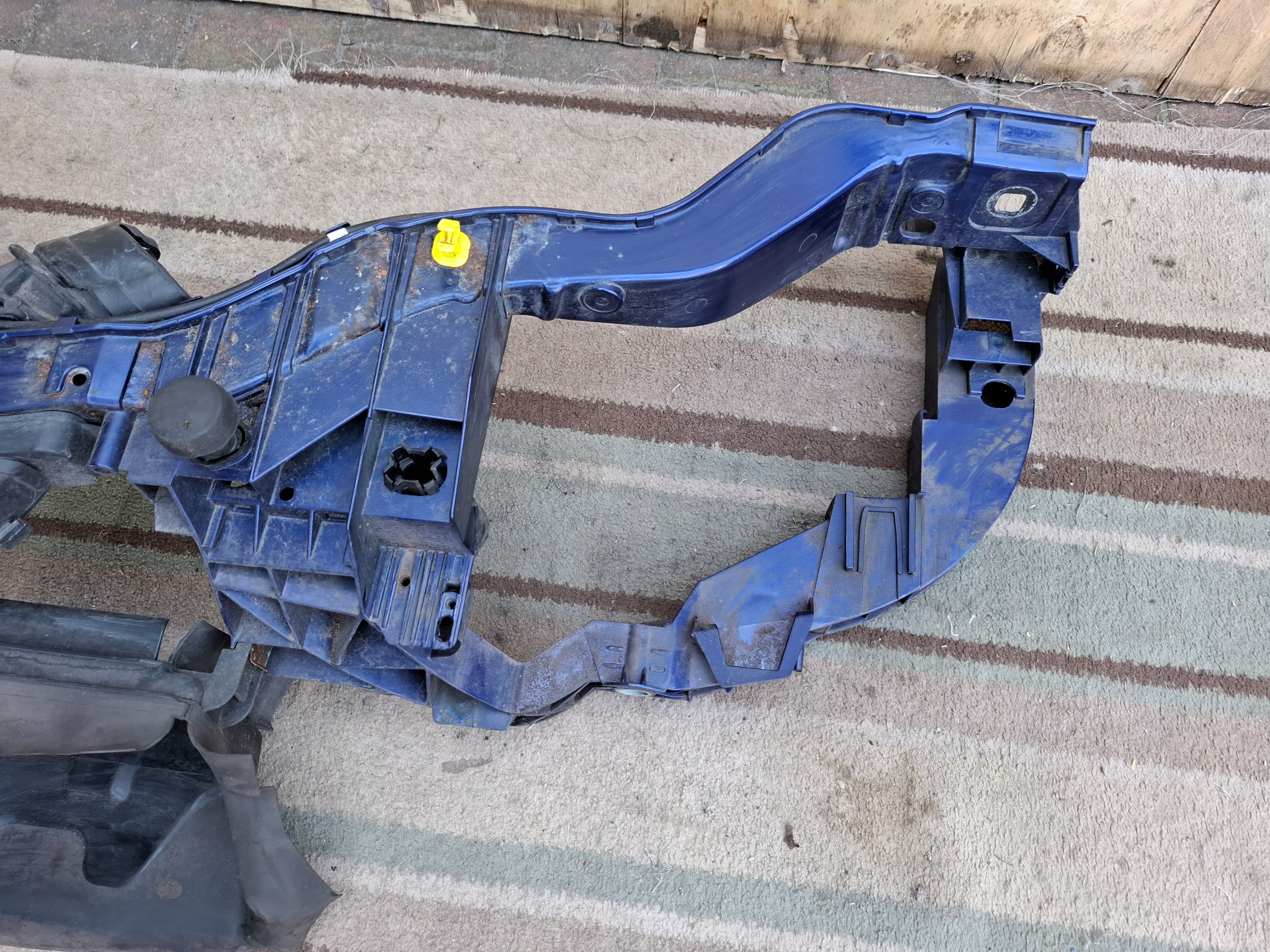 FORD FOCUS MK3 support panel for radiators pillar blue