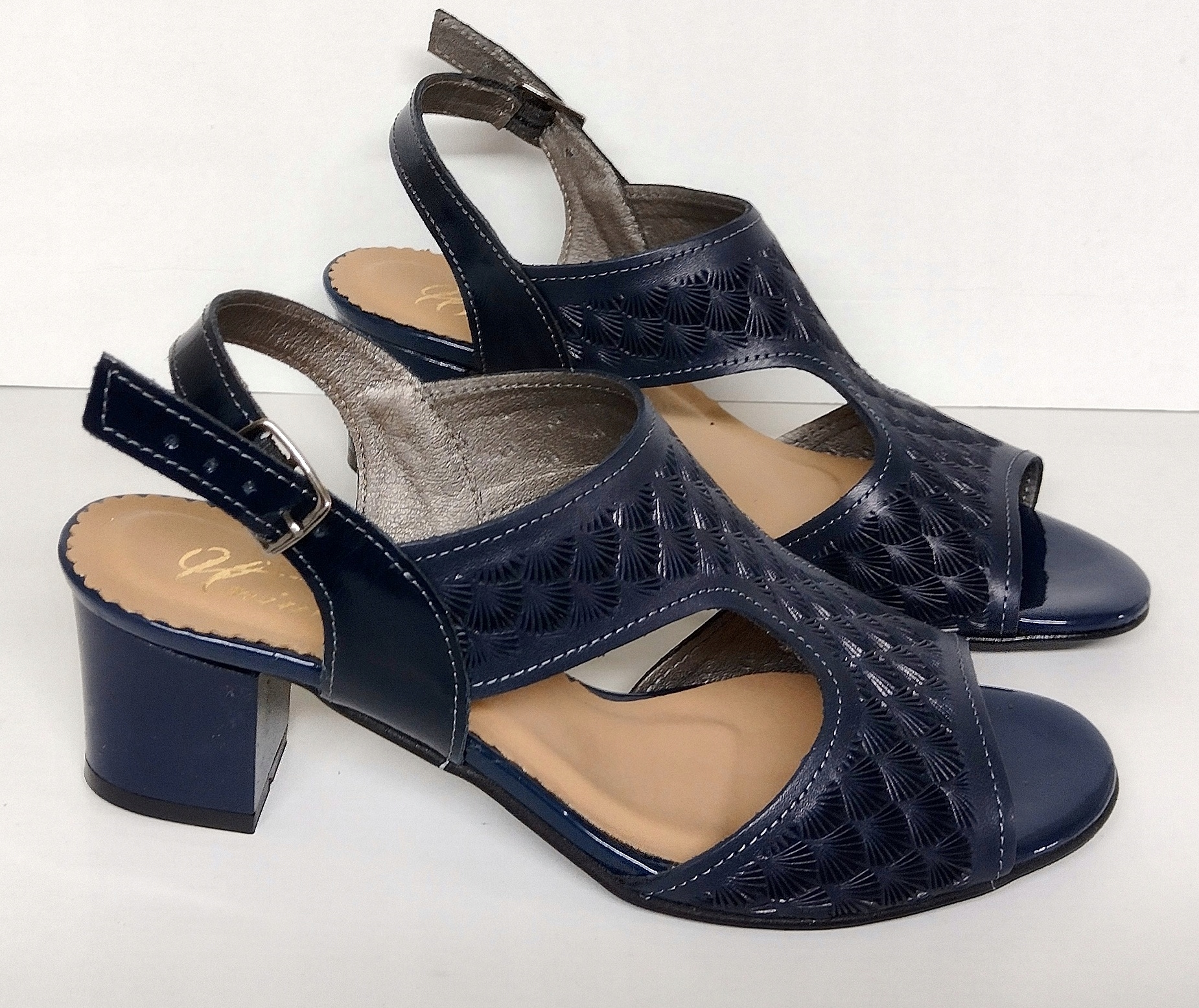 

Eleganckie Sandały Styl I Wygoda Skóra Nat. 65-41