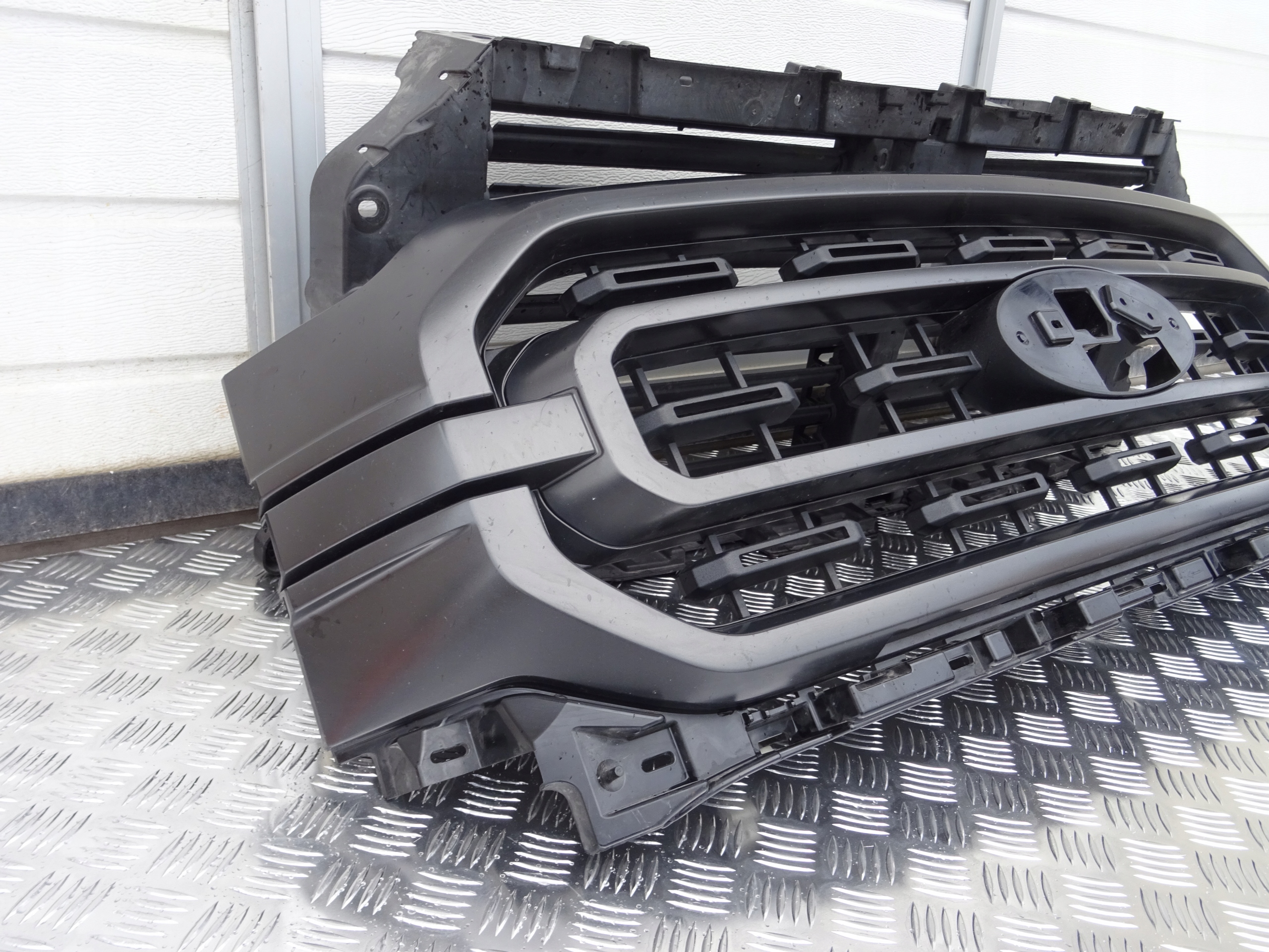 FORD F150 XLT SUPER CAB 2021 22- GRILL ATRAPA ŻALUZJA KIEROWNICA PRZÓD USA Kolor szary