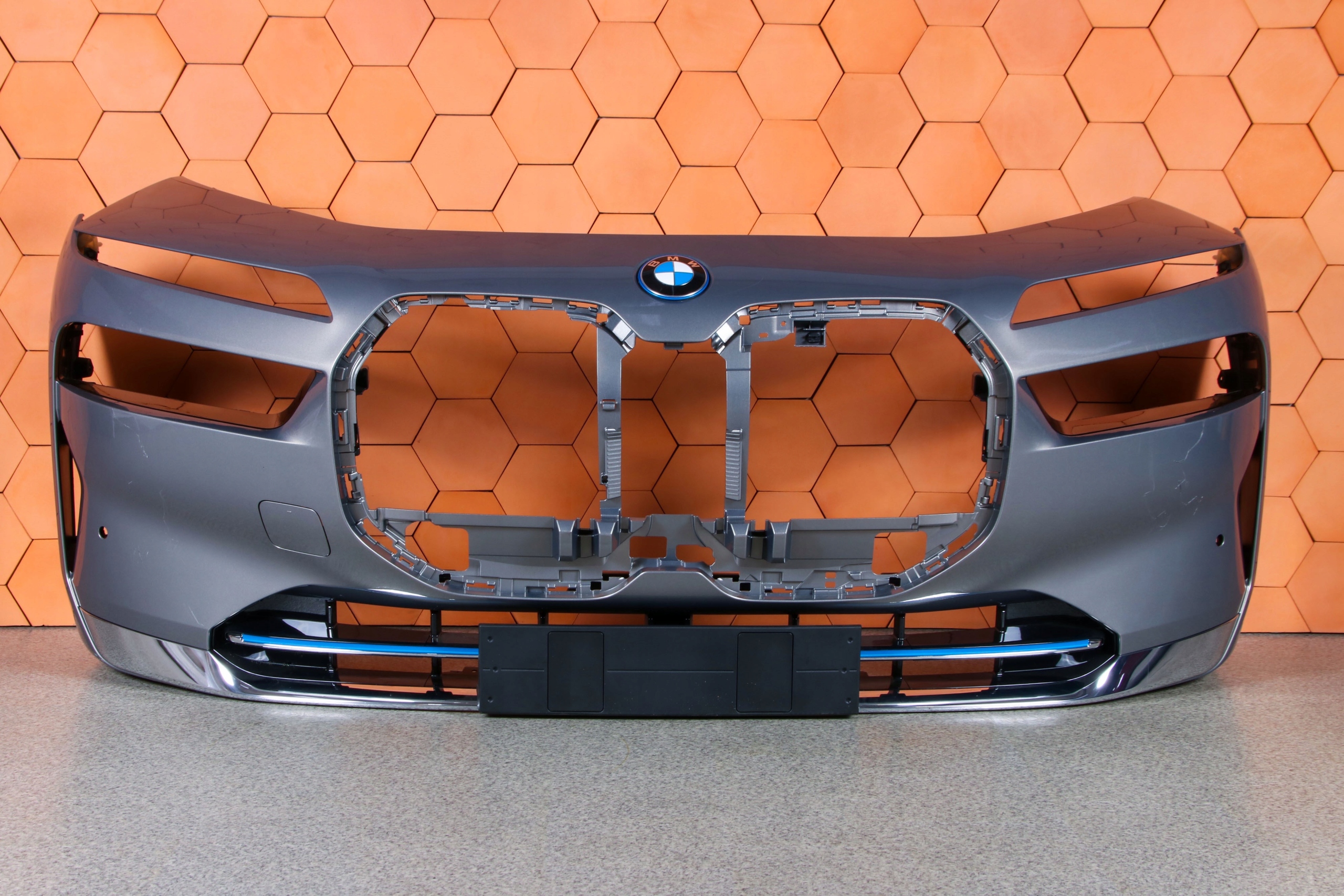 BMW 7 G70 i7 bumper front front colour C4A