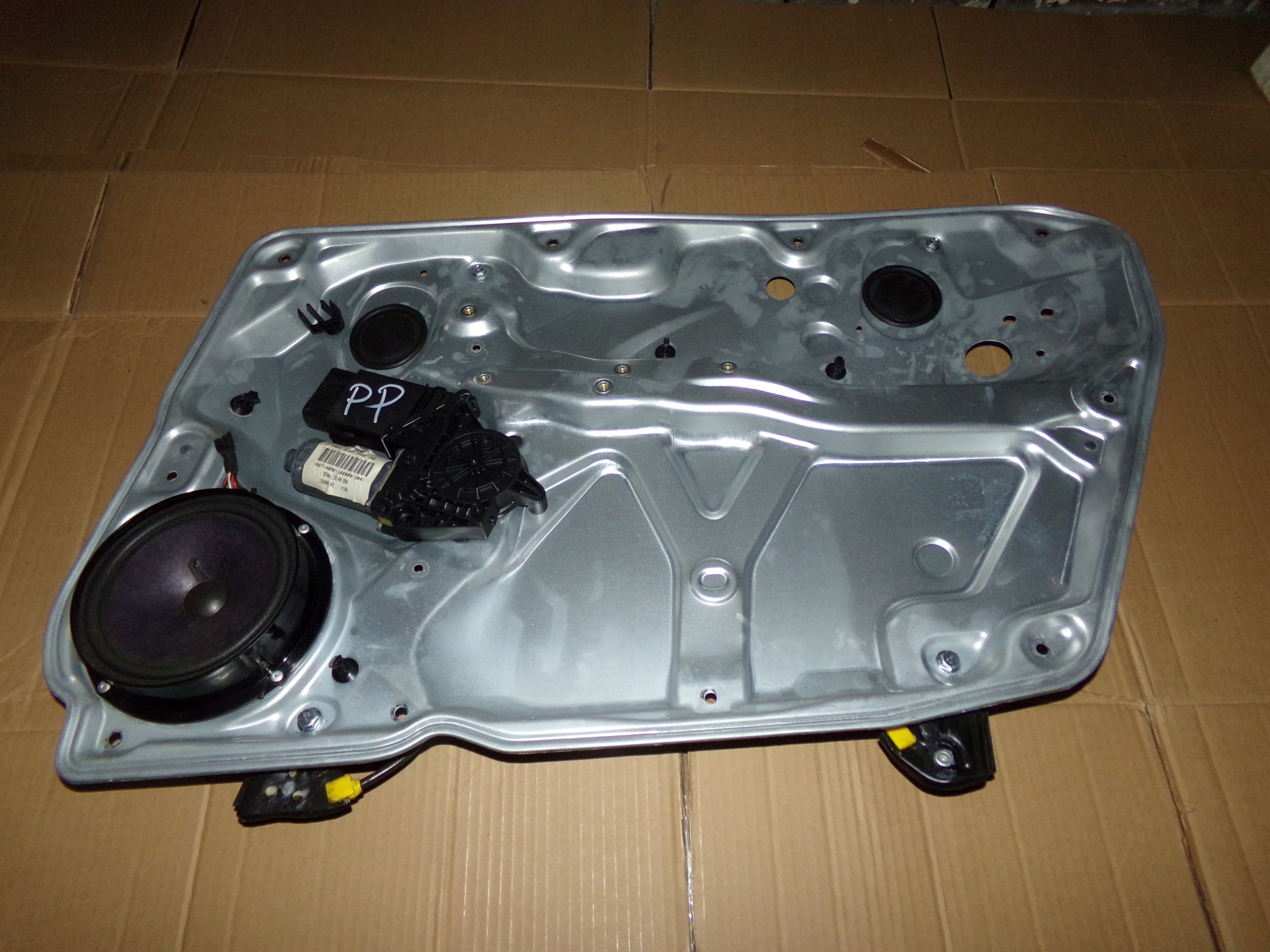 MECHANIZM SZYBY PRAWY PRZÓD SILNICZEK VW PASSAT B5