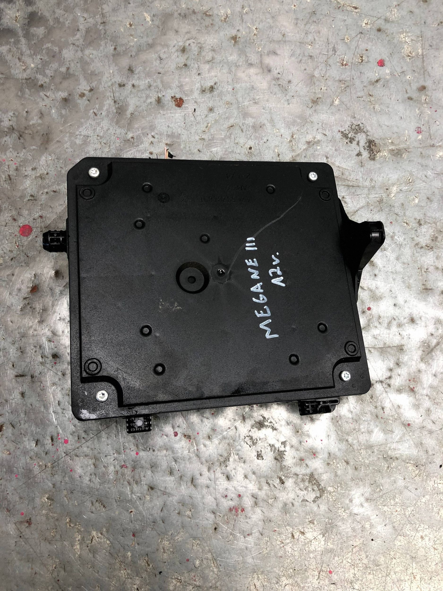 module control unit RENAULT MEGANE III 284B17288R