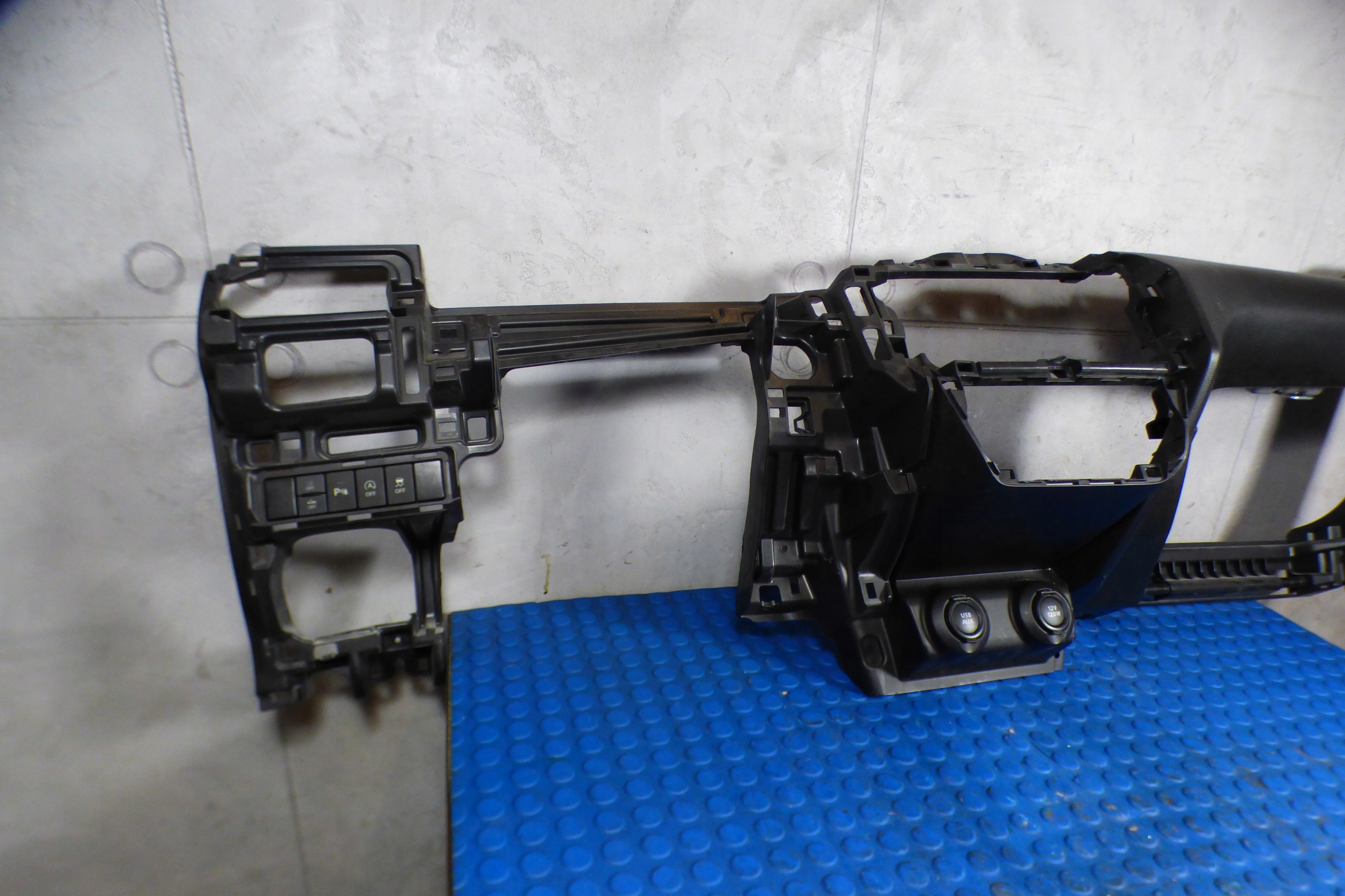dashboard console dol support 73121-52R5 st.BDB EUROPA SUZUKI SWIFT VI MK8