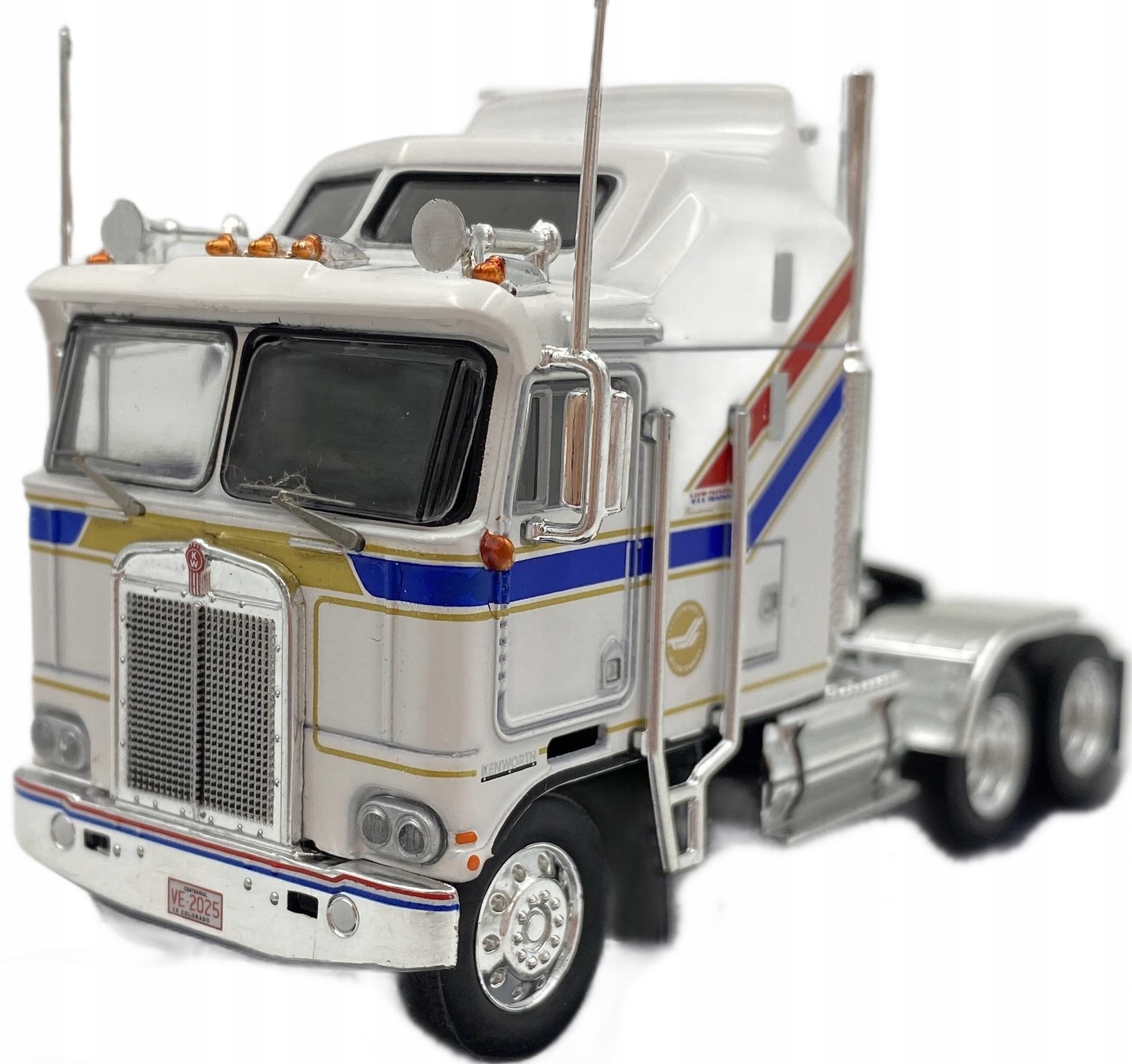 Kenworth K100 Aerodyne 1976 model nákladního auta 1:64 Ixo 64TR005 bílá