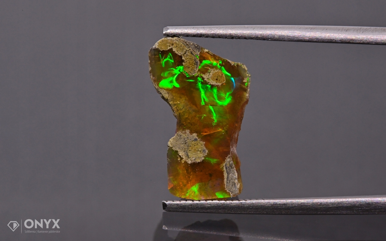 Opal z Etiopie hrudka 16x9 mm