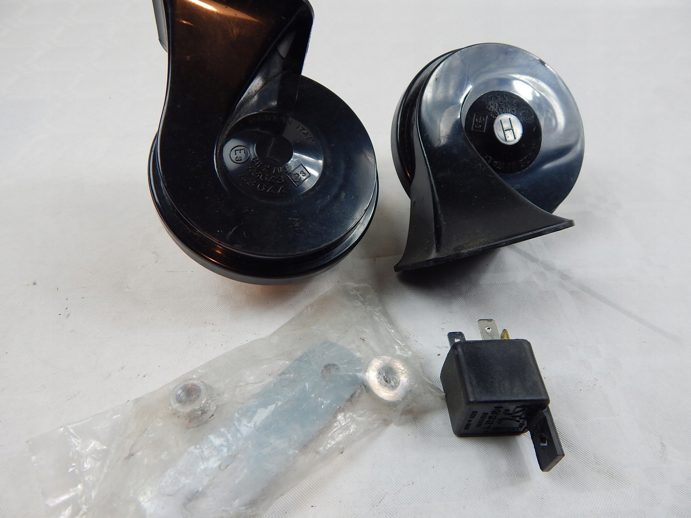 SYGNAŁ KLAKSON MARCO AUTOMATIVE 12 VOLT NOWY Producent części Marco