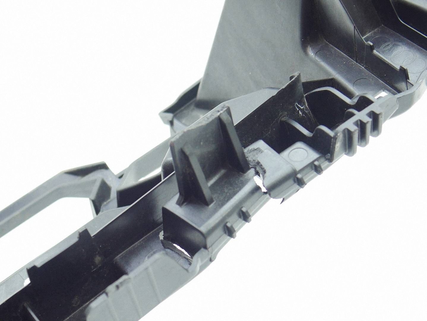 bracket pillar support below grill ATRAPE AUDI A3 8Y LIFT 8Y0853949D