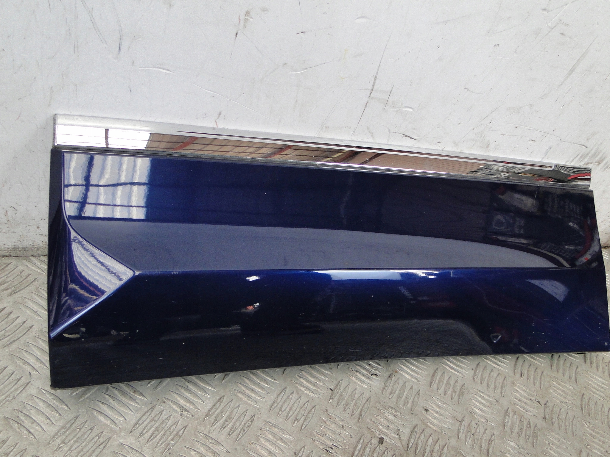 LISTWA DRZWI TYŁ VW TIGUAN 5NA R-LINE LC5B 5NA854950M 5NA854949M CENA ZA 1 Numer katalogowy oryginału 5NA854950M 5NA854949M