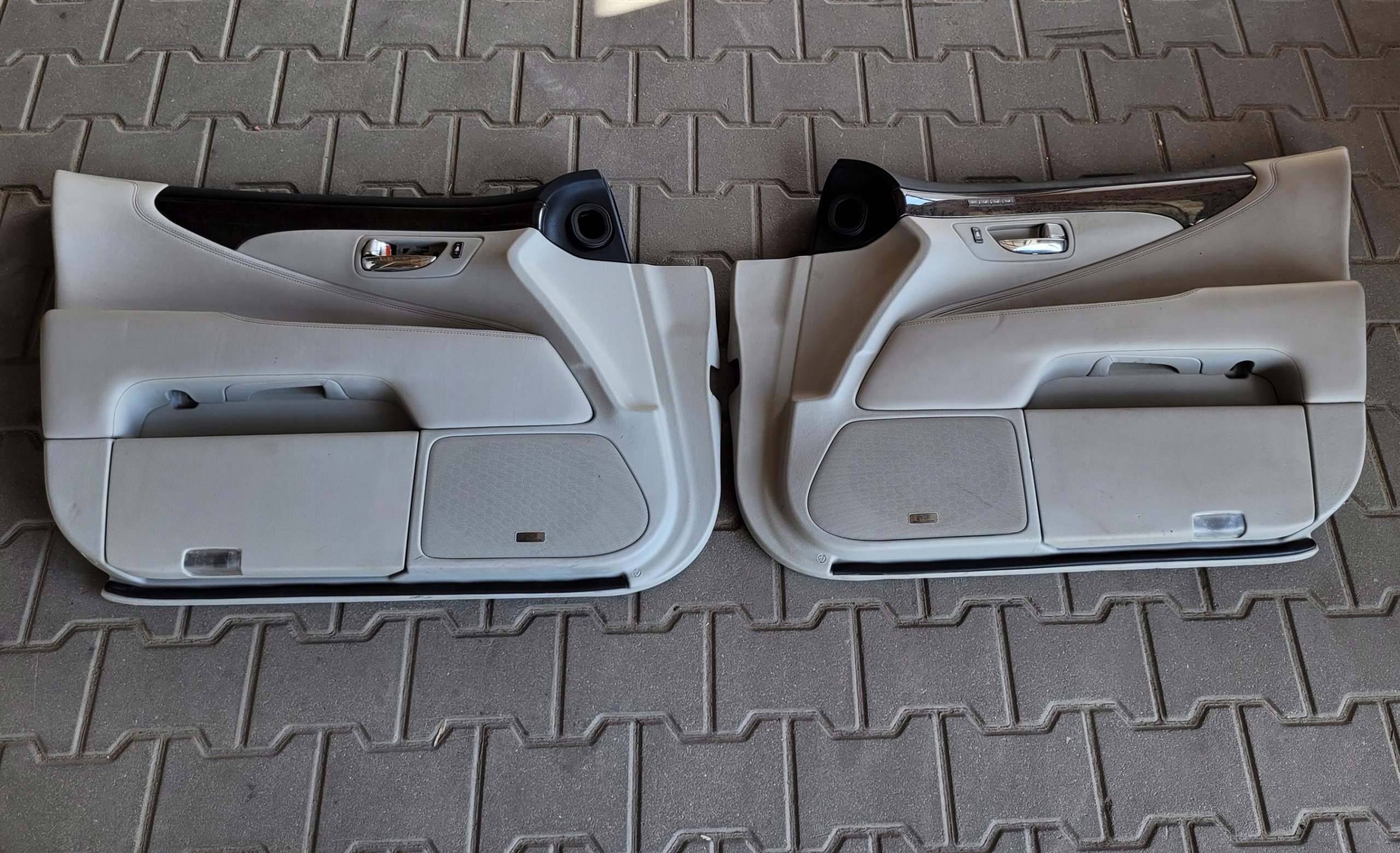 BOCZEK PRZOD PRZEDNI TYL TYLNY PRAWY LEWY LEXUS LS 460 IV LB10