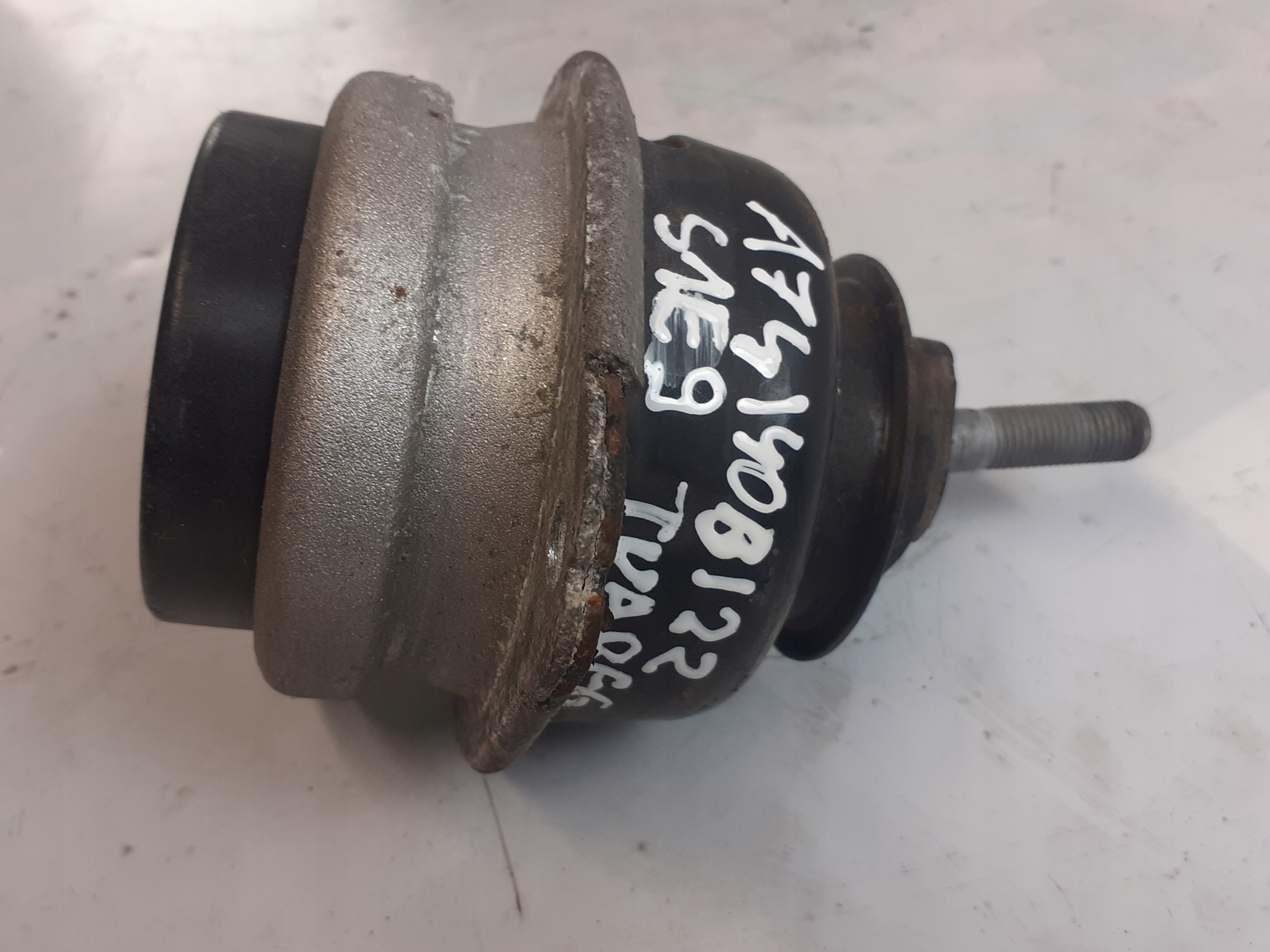 VW TOUAREG engine mount