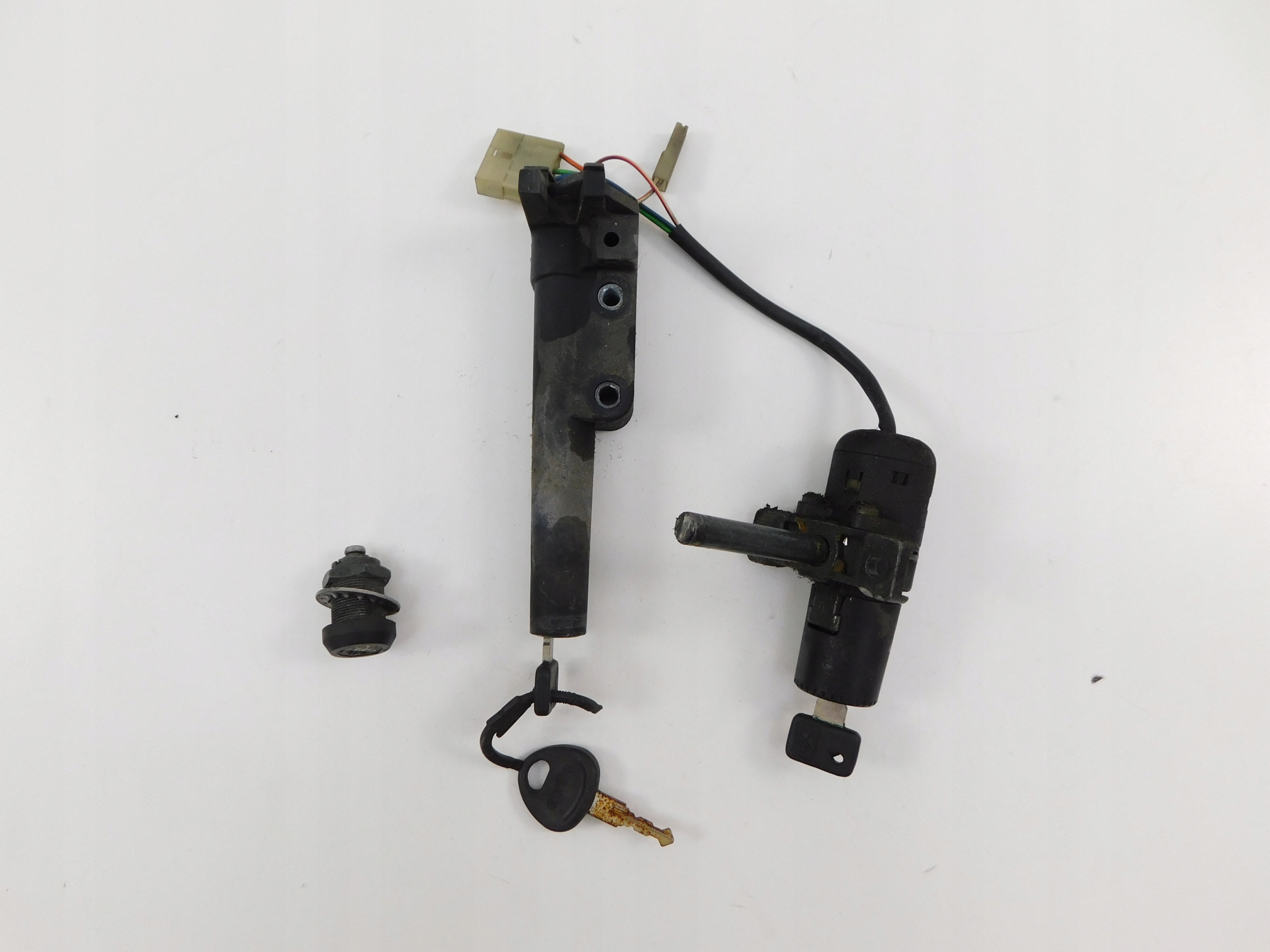 APRILIA LEONARDO 50 4T ЗАМОК ЗАЖИГАНИЯ