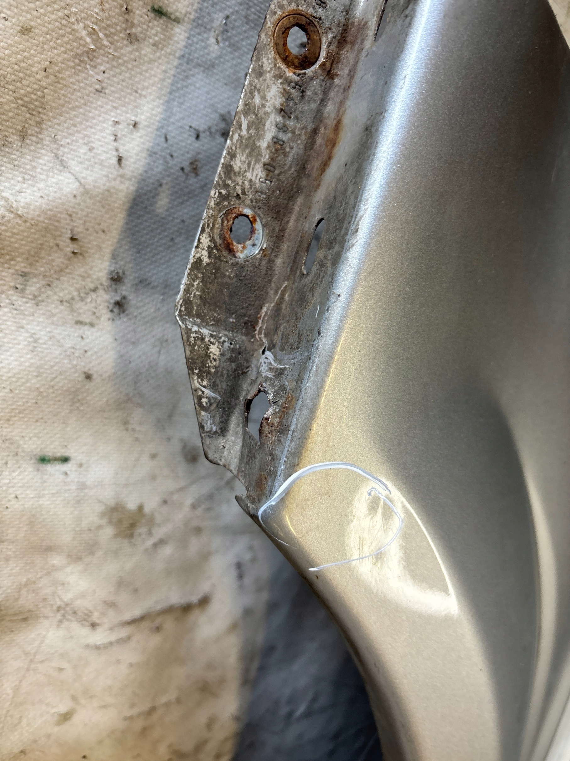 fender left front Chrysler Voyager IV 4