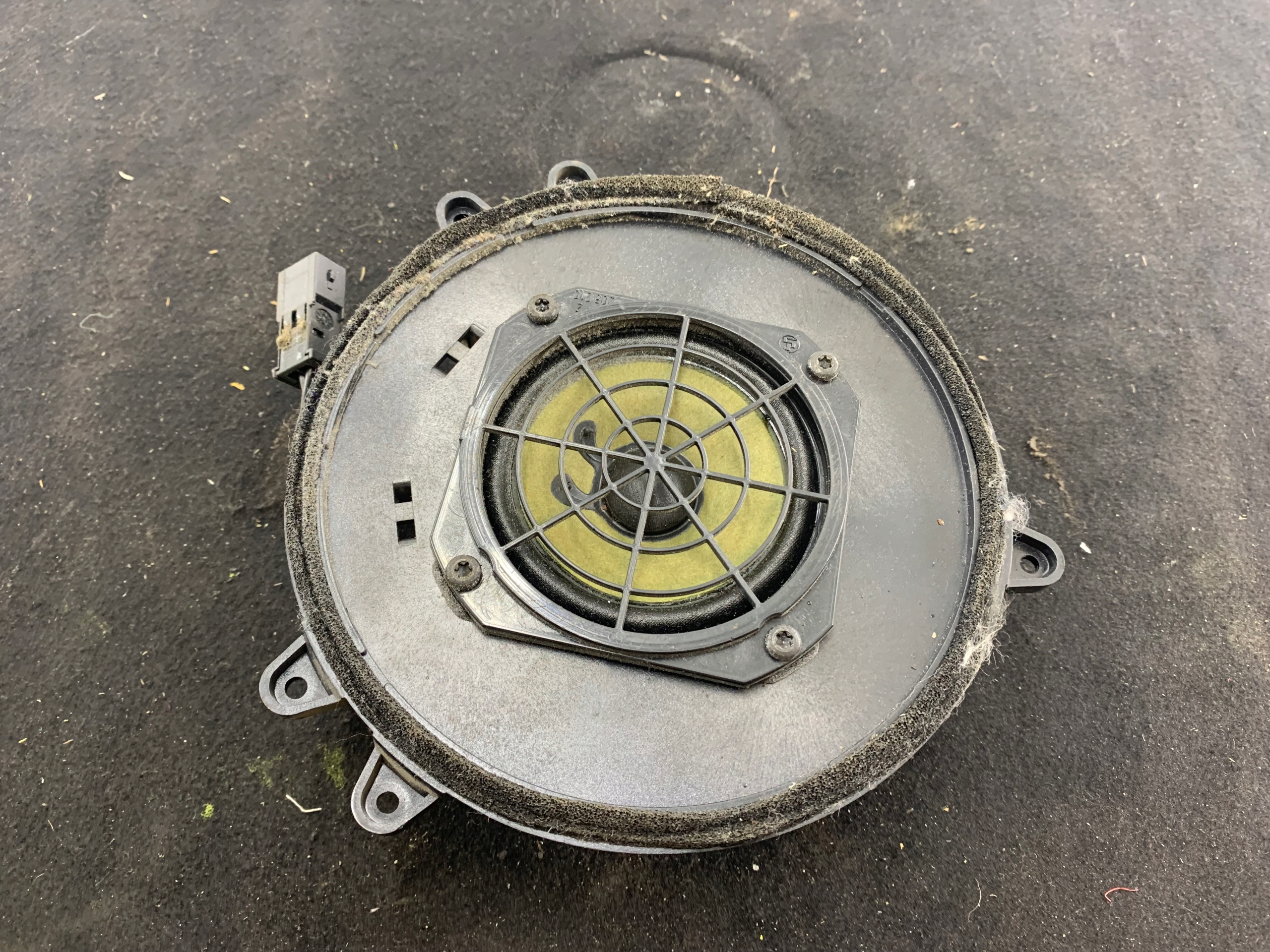 AUDI A3 8L speaker door rear part BOSE 8D0035412A