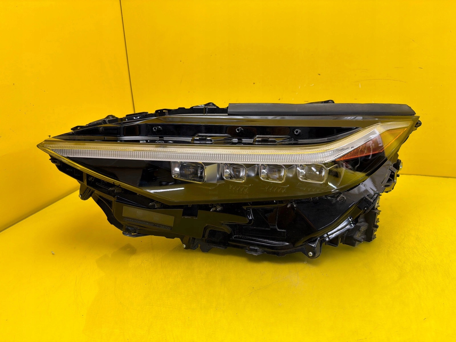 light left front Toyota BZ4X Full Led 2022