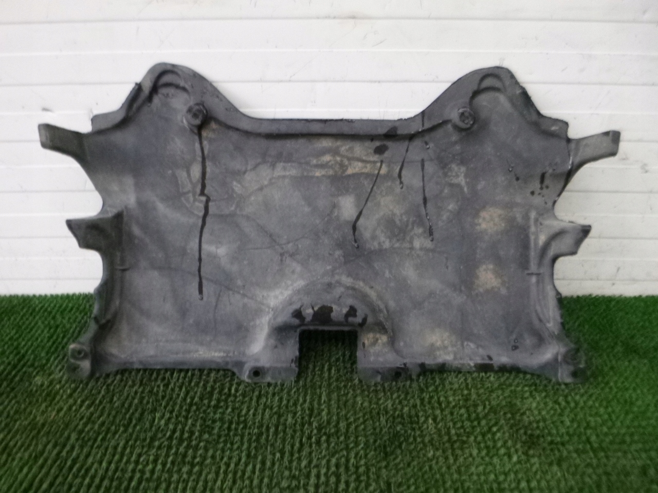 C-KLASA W204 cover below engine cover A2045240730