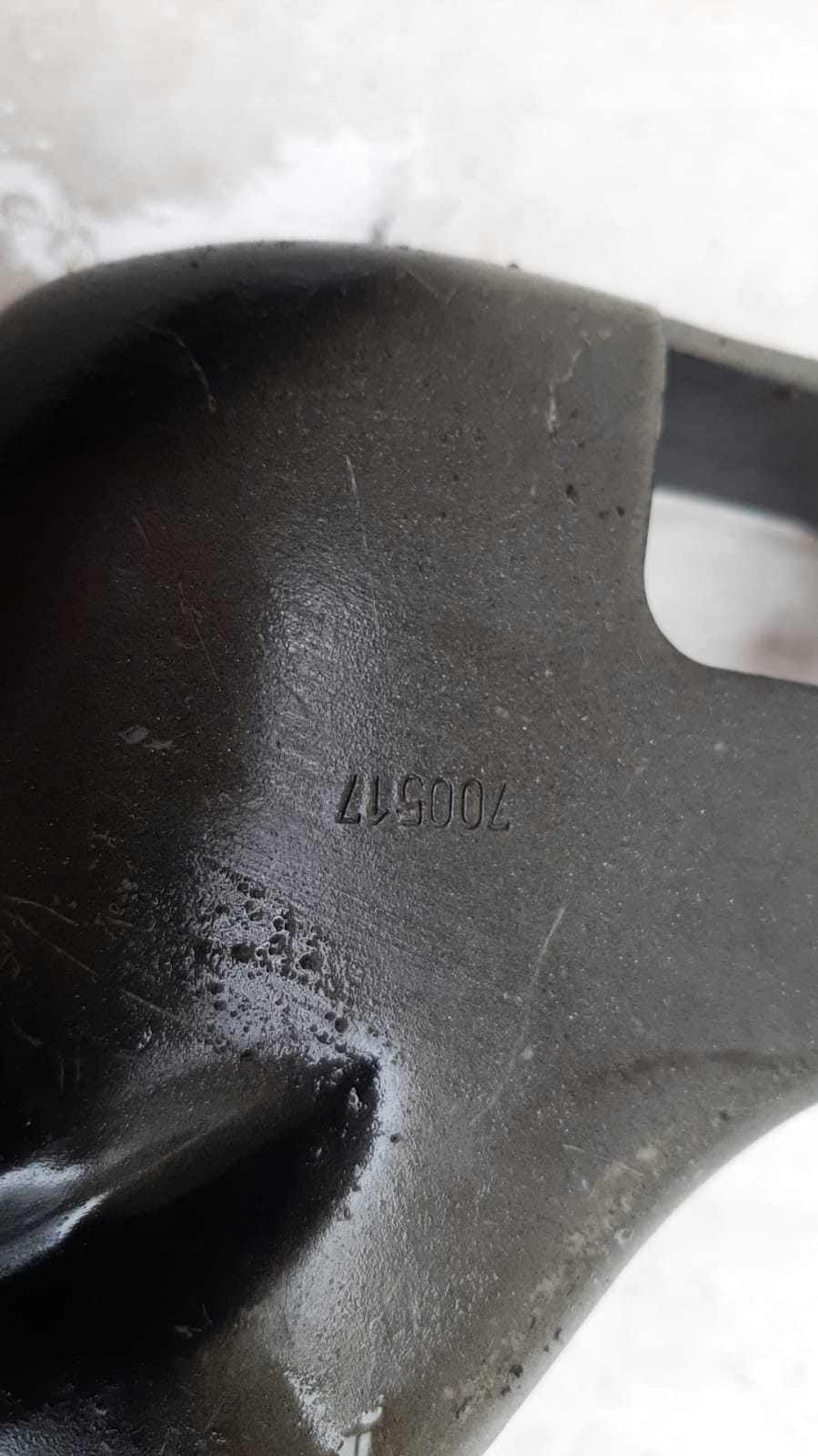 MERCEDES C KLASA W205 hinge bonnets left