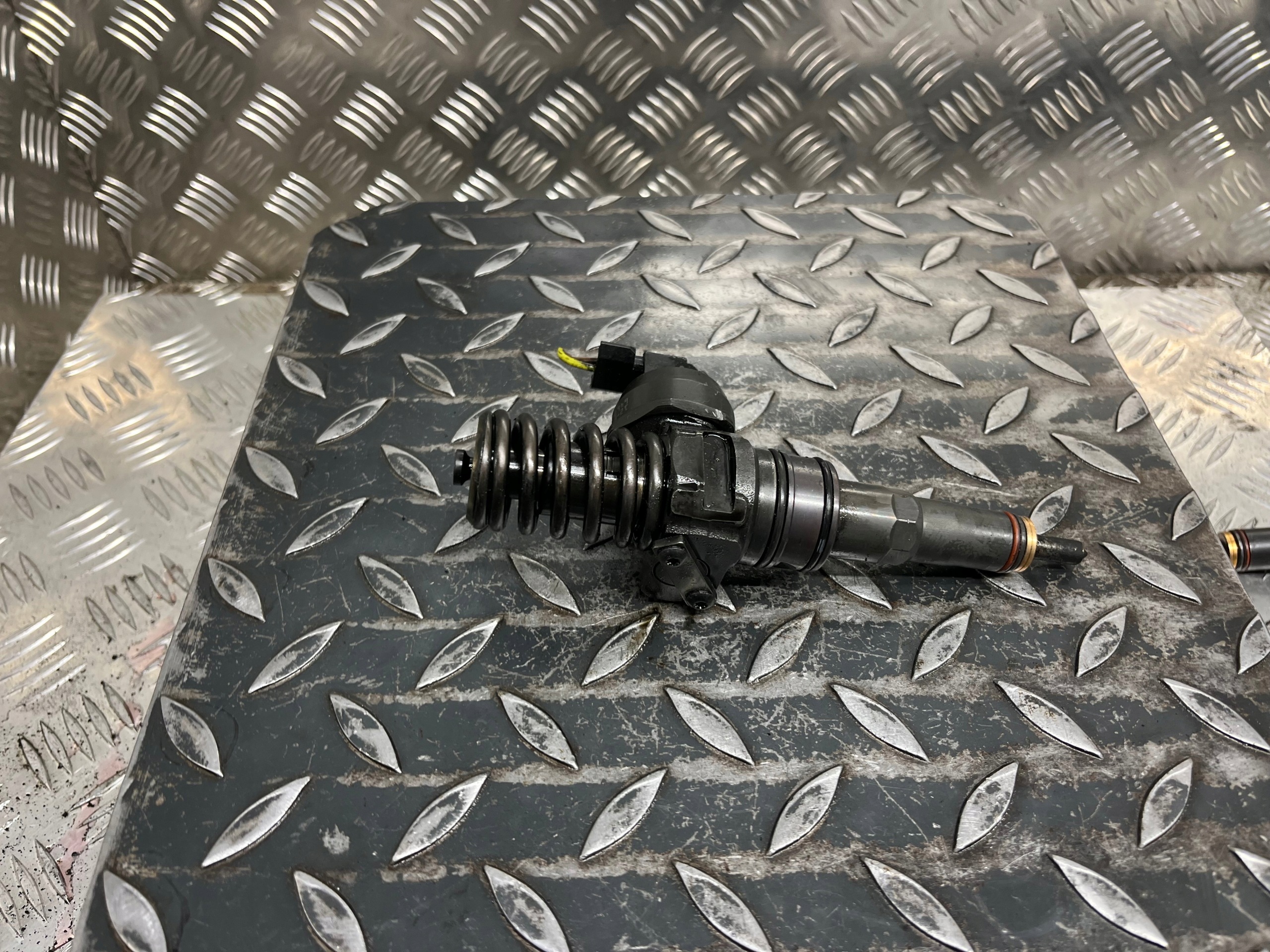 Pumpedüse VOLKSWAGEN GOLF 5 0986441568