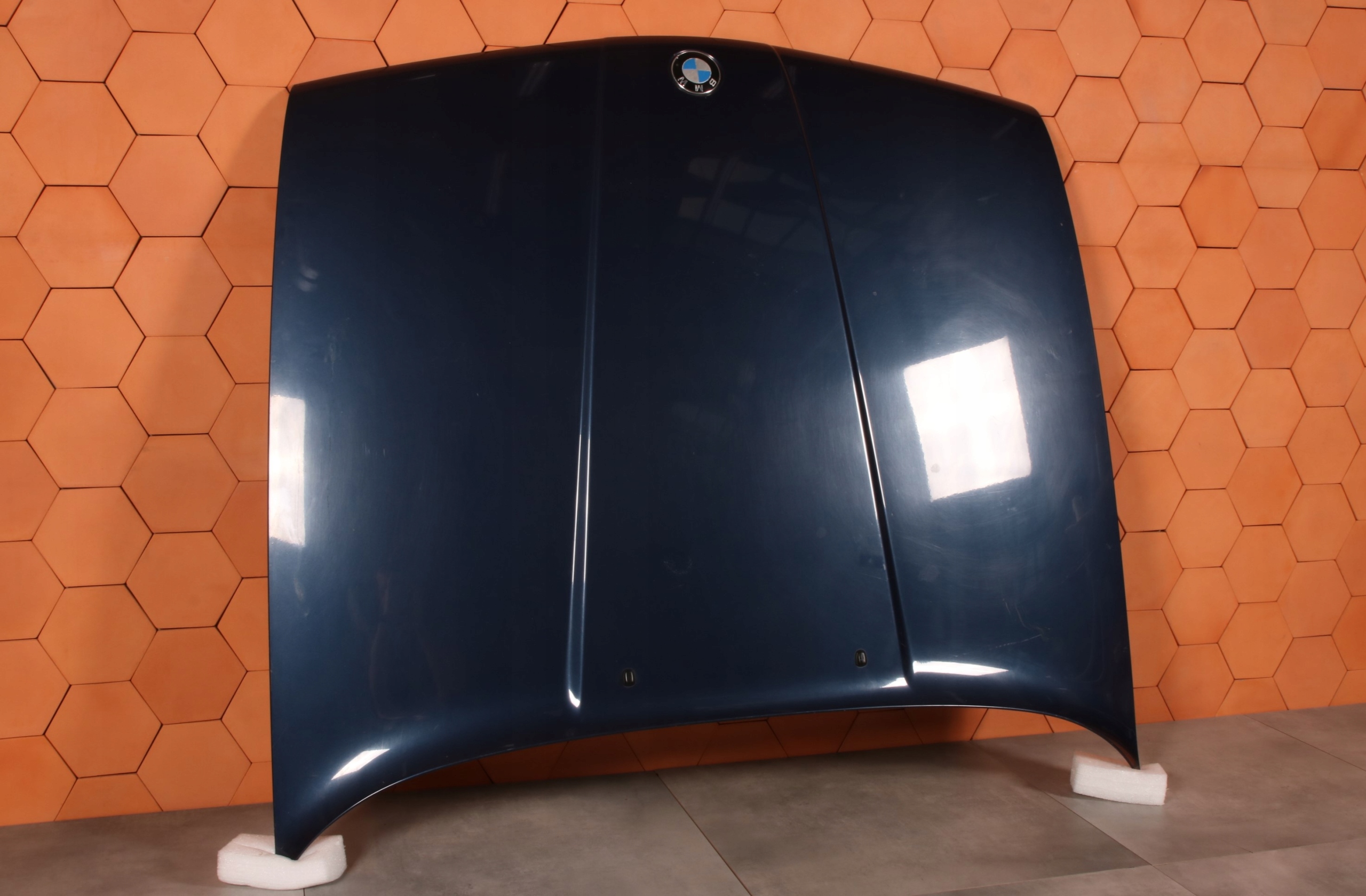BMW 3 E30 originál bonnet