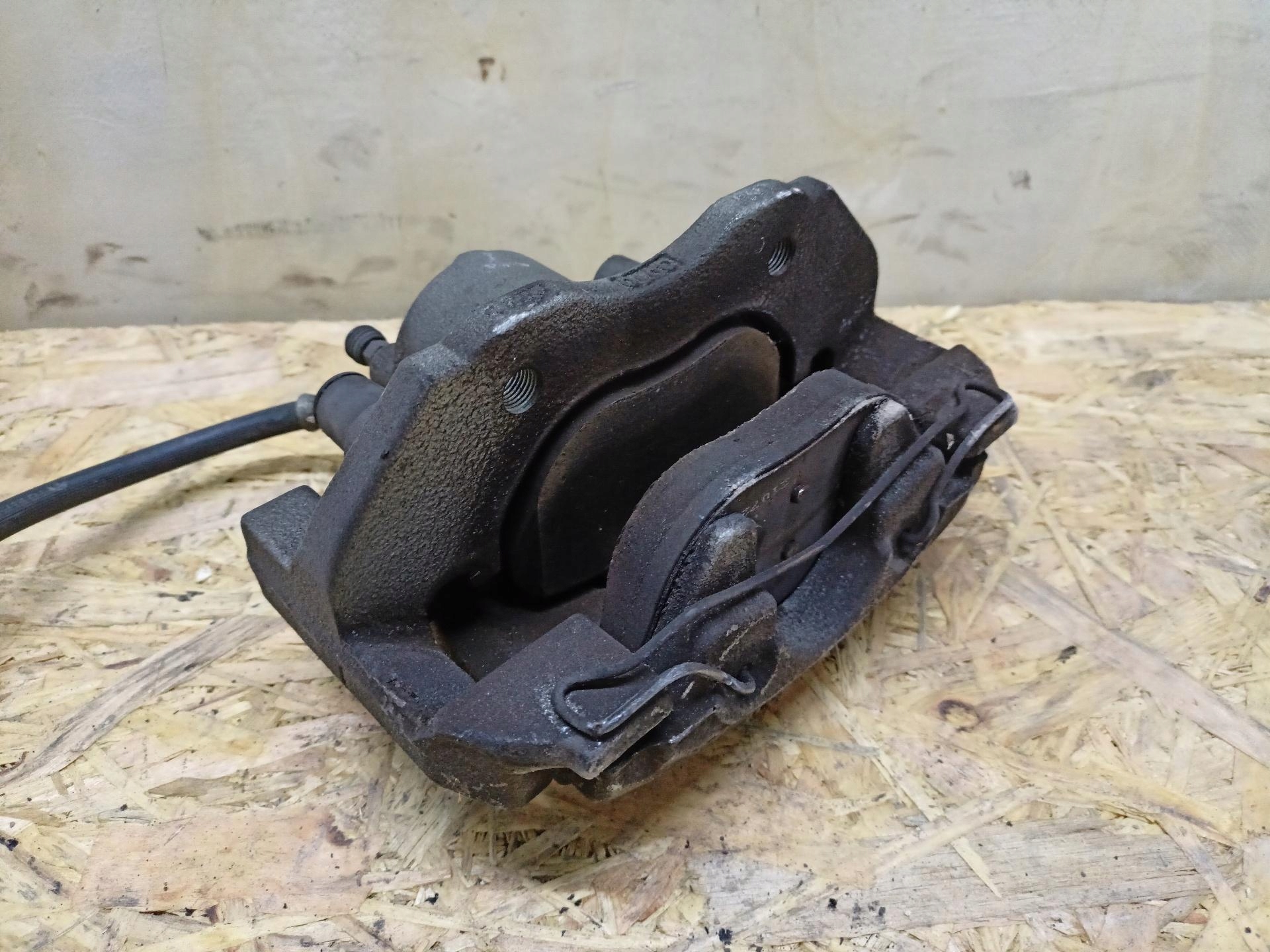 caliper brake front left side Mazda 5 2 2011 0451