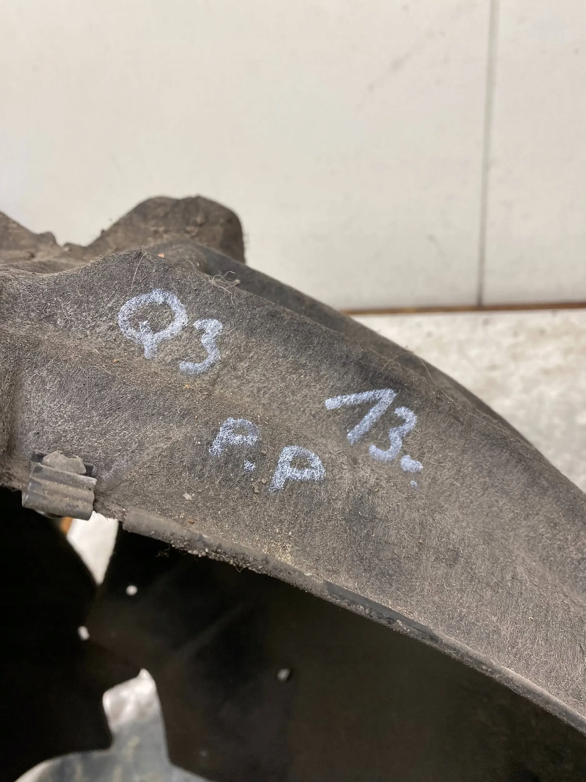 AUDI Q3 8U ORYGINALNE mudguard right front 8U0821172C