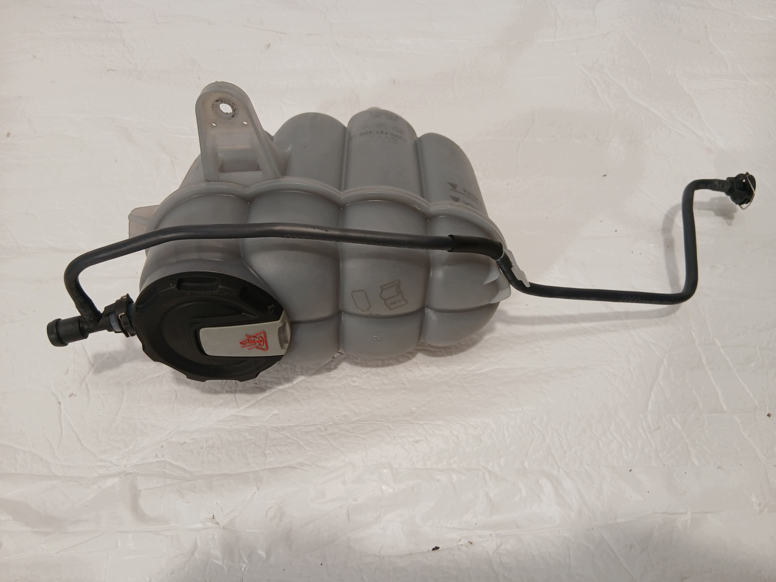 AUDI A4 B9 LIFT ekspanziona posuda 8W0121405G