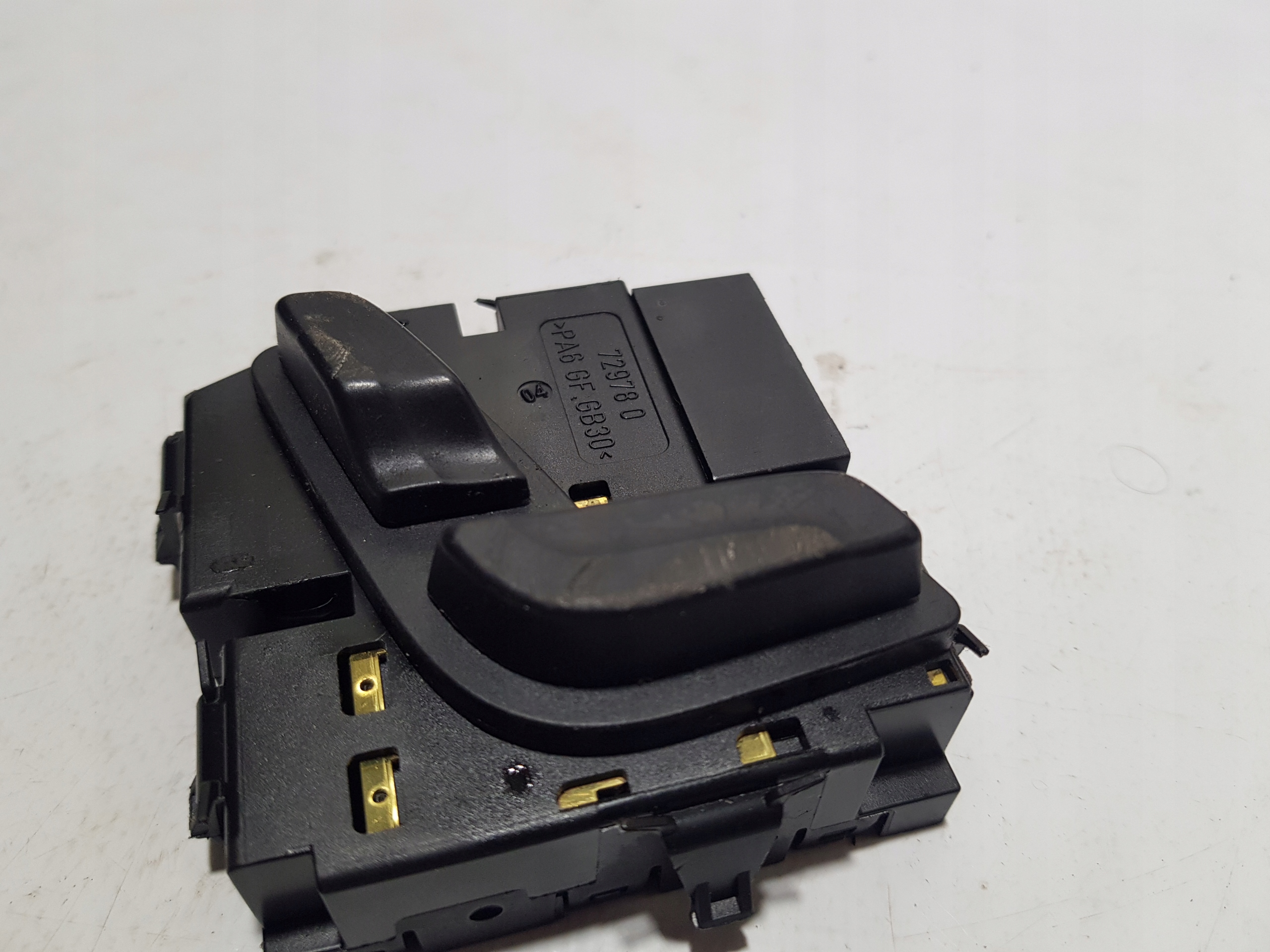 PANEL SITZ rechts MERCEDES W204 W212 CLS W218 2048701758