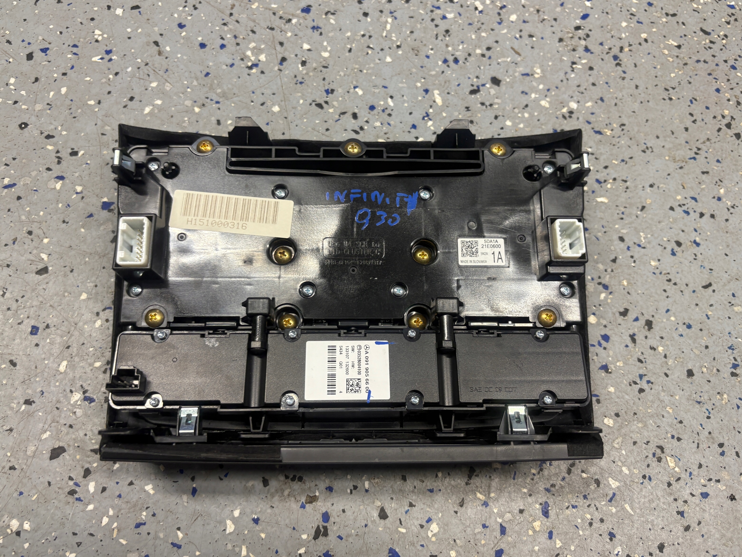 INFINITI Q30 control panel A0919056600