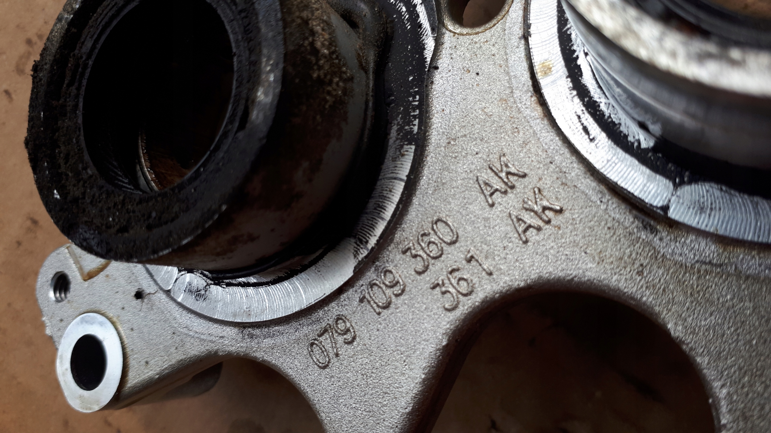 S6 C7 4G A6 COUVERCLE CARTER DISTRIBUTION 4.0 TFSI S7 4G S8
