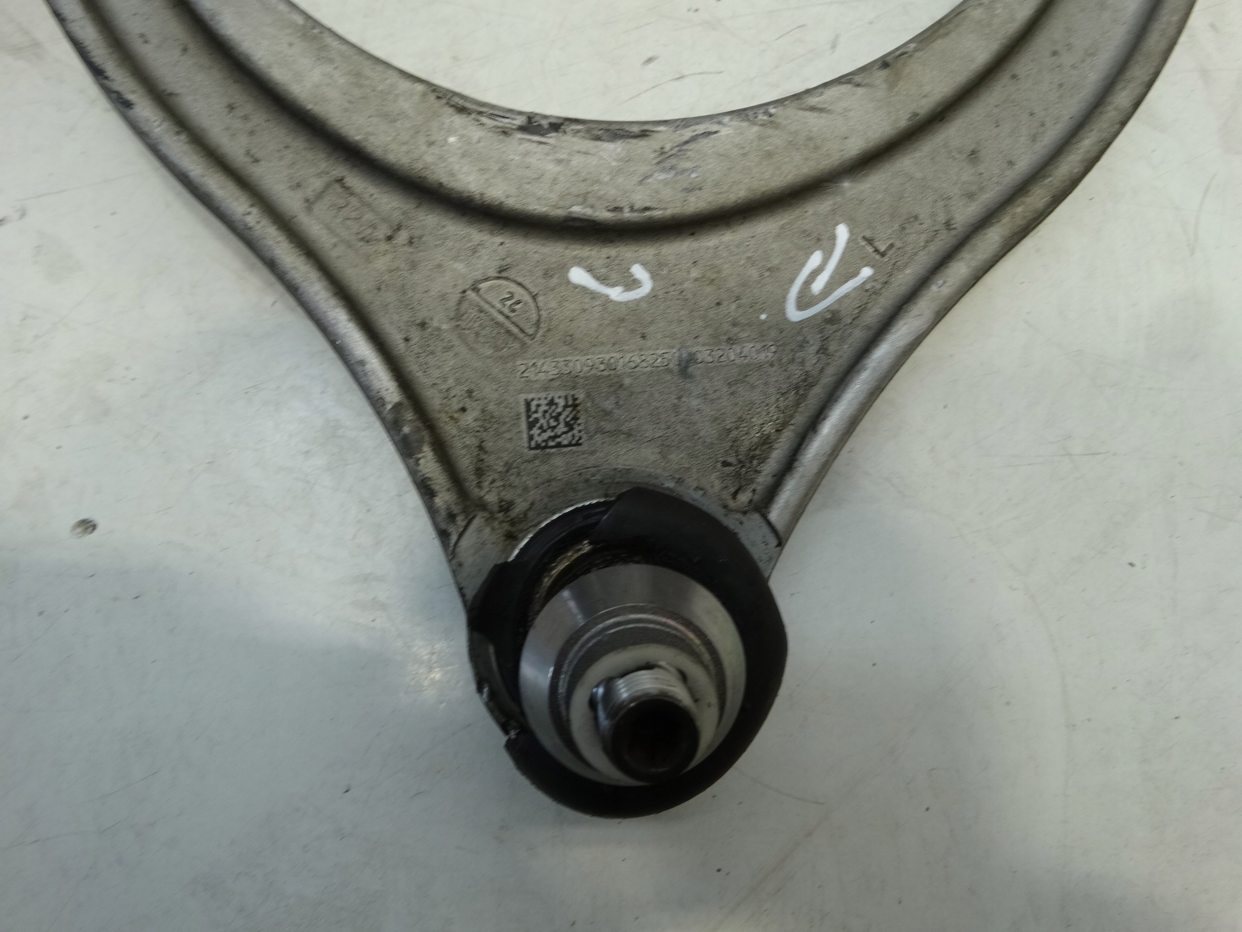 arm upper sususpension left front MERCEDES GLC 254 A214333