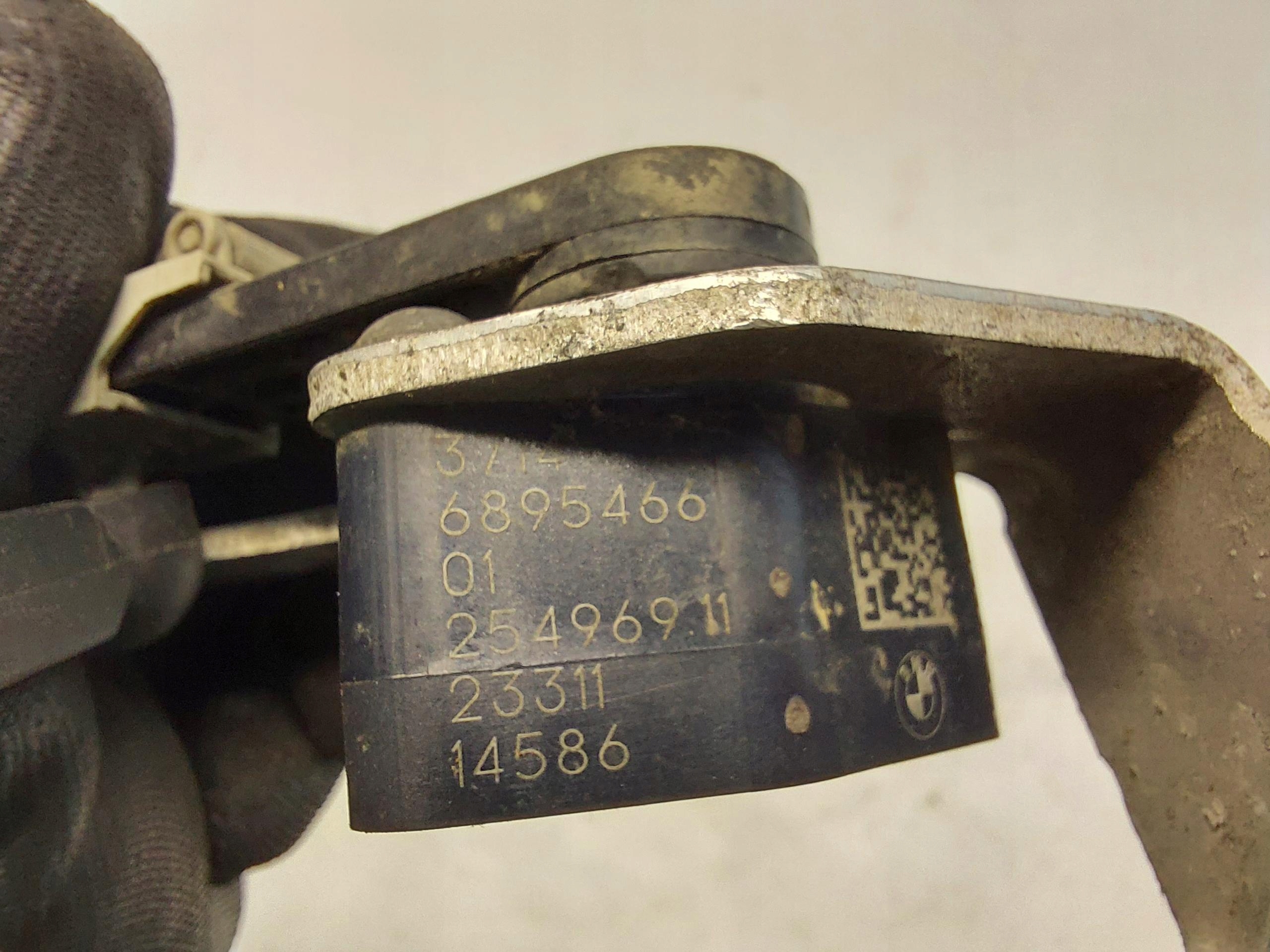 BMW 5 G60 Sensor poziomowania lichte heck links 6895466