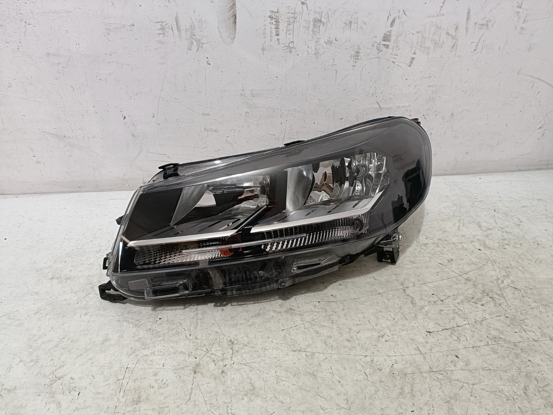 ^ TOYOTA PROACE II LIFT 2024- light left REFLEKTOR left 9847198380