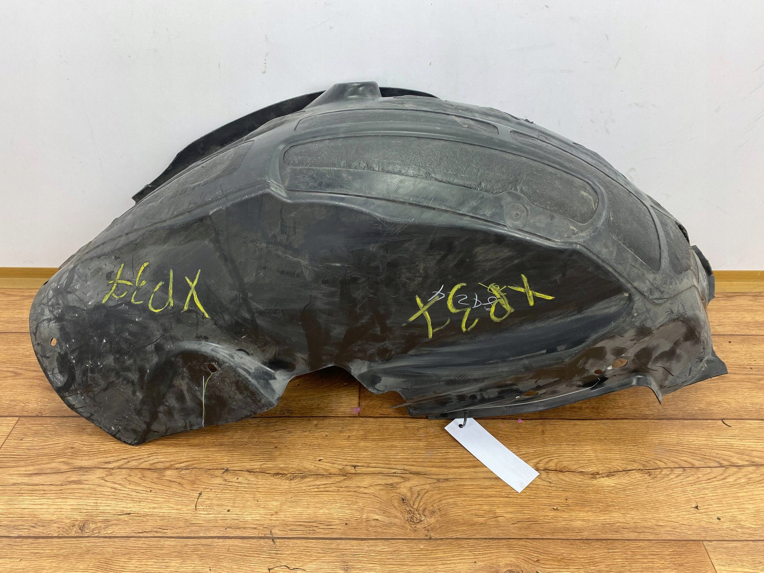 mudguard rear. right 6.4L Dodge Charger 2015+