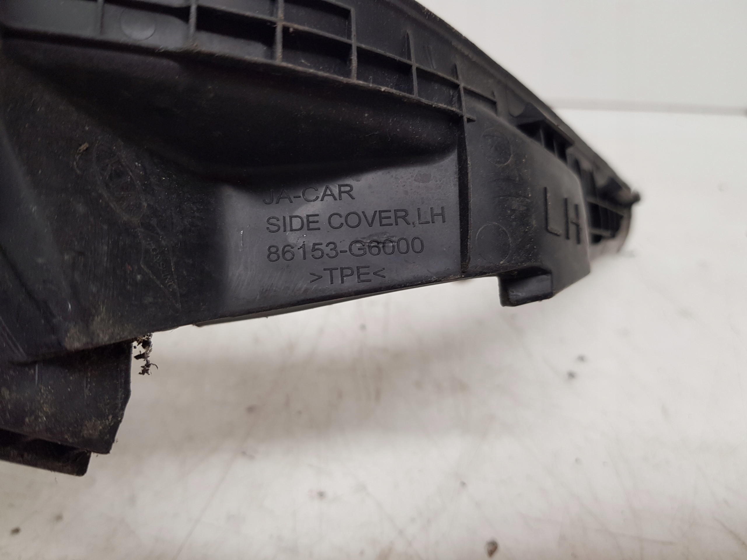KIA PICANTO III pipe end under the window left 86153-G6000 2017