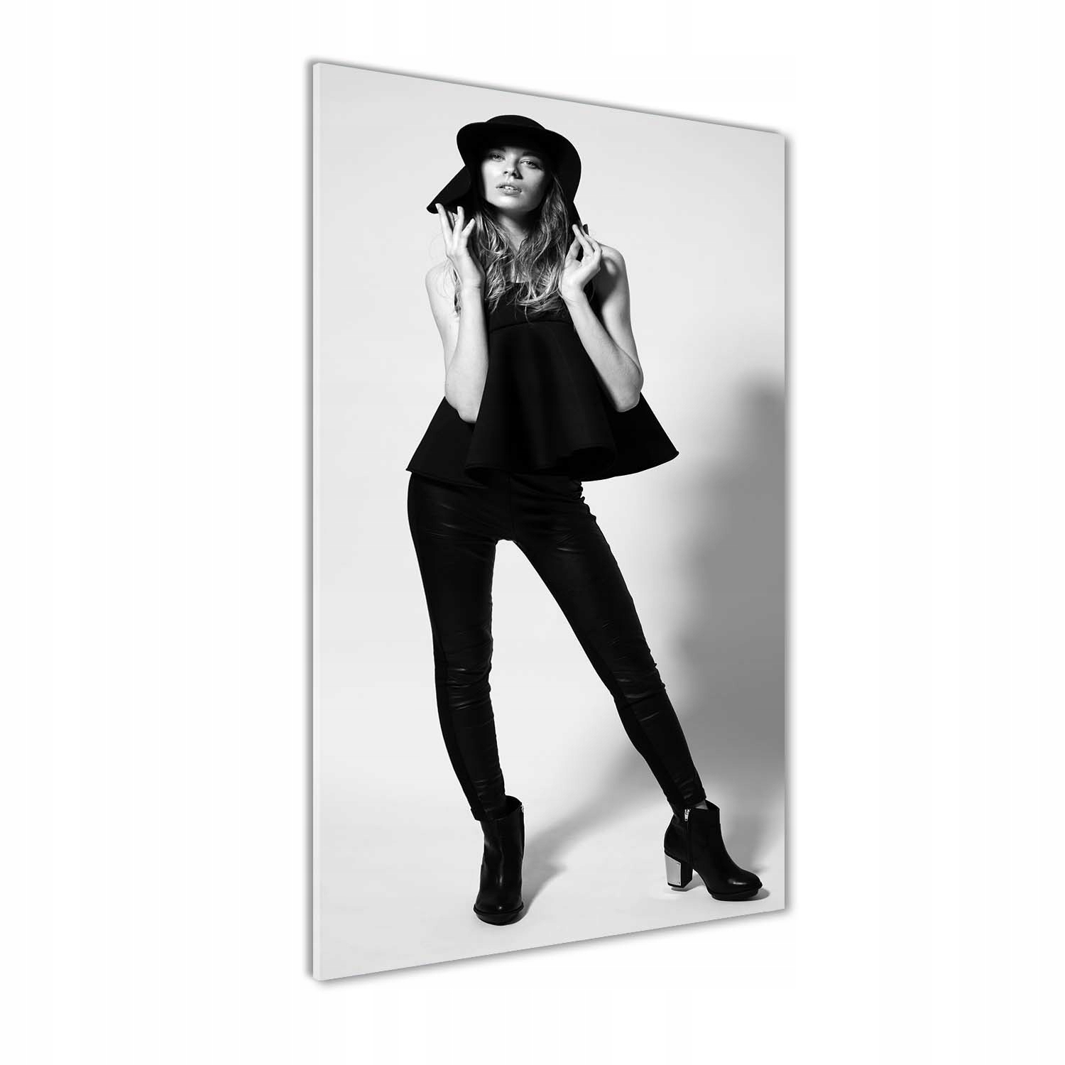 

Foto obraz szkło akrylowe Kobieta w czerni 60x120