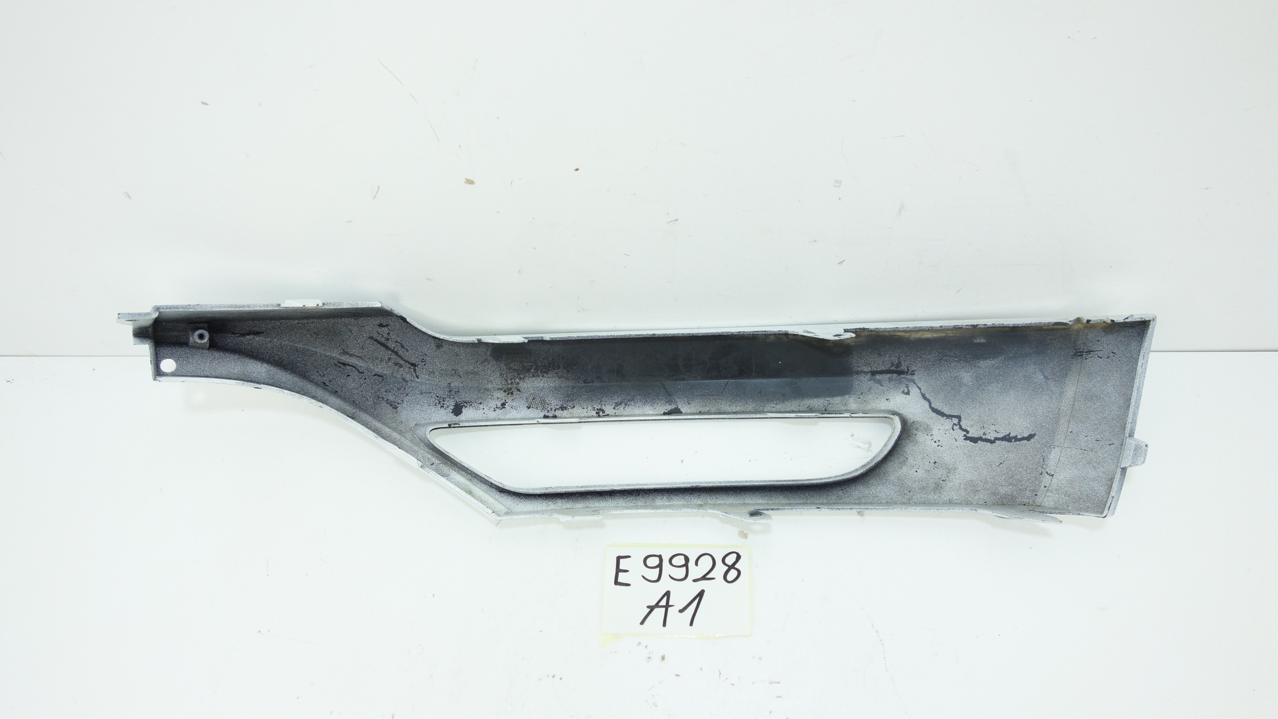 JAGUAR E-PACE X540 2017- grille grid of a bumper right front M9C3-17B875-A