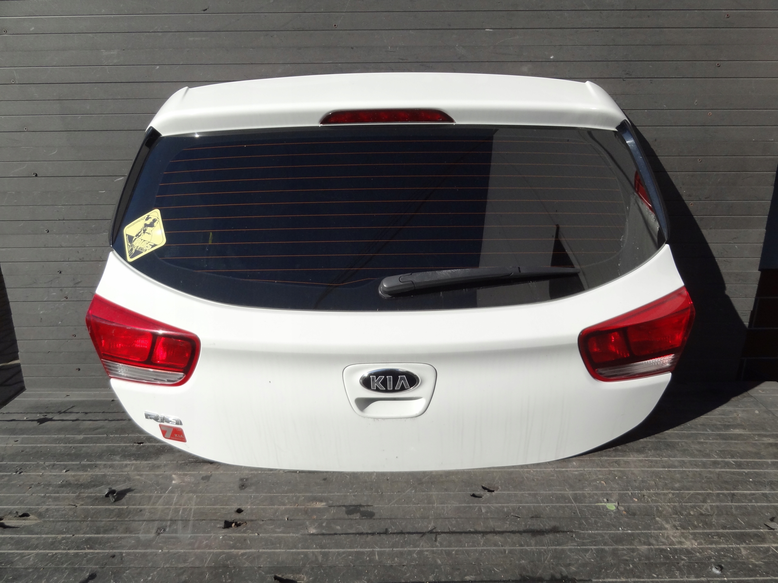 KIA RIO IV В 2017- КРЫШКА ЗАДНЯЯ БАГАЖНИКА В СБОРЕ ОРИГИНАЛ