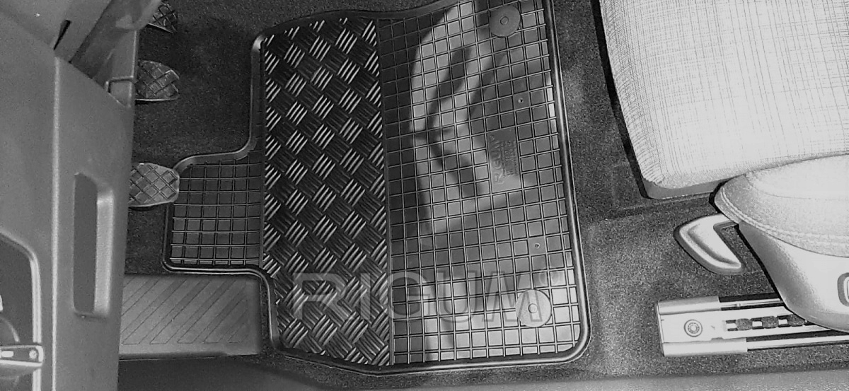 Zestaw dywaników do VW Passat B8 Sedan od 2019 Kolor czarny