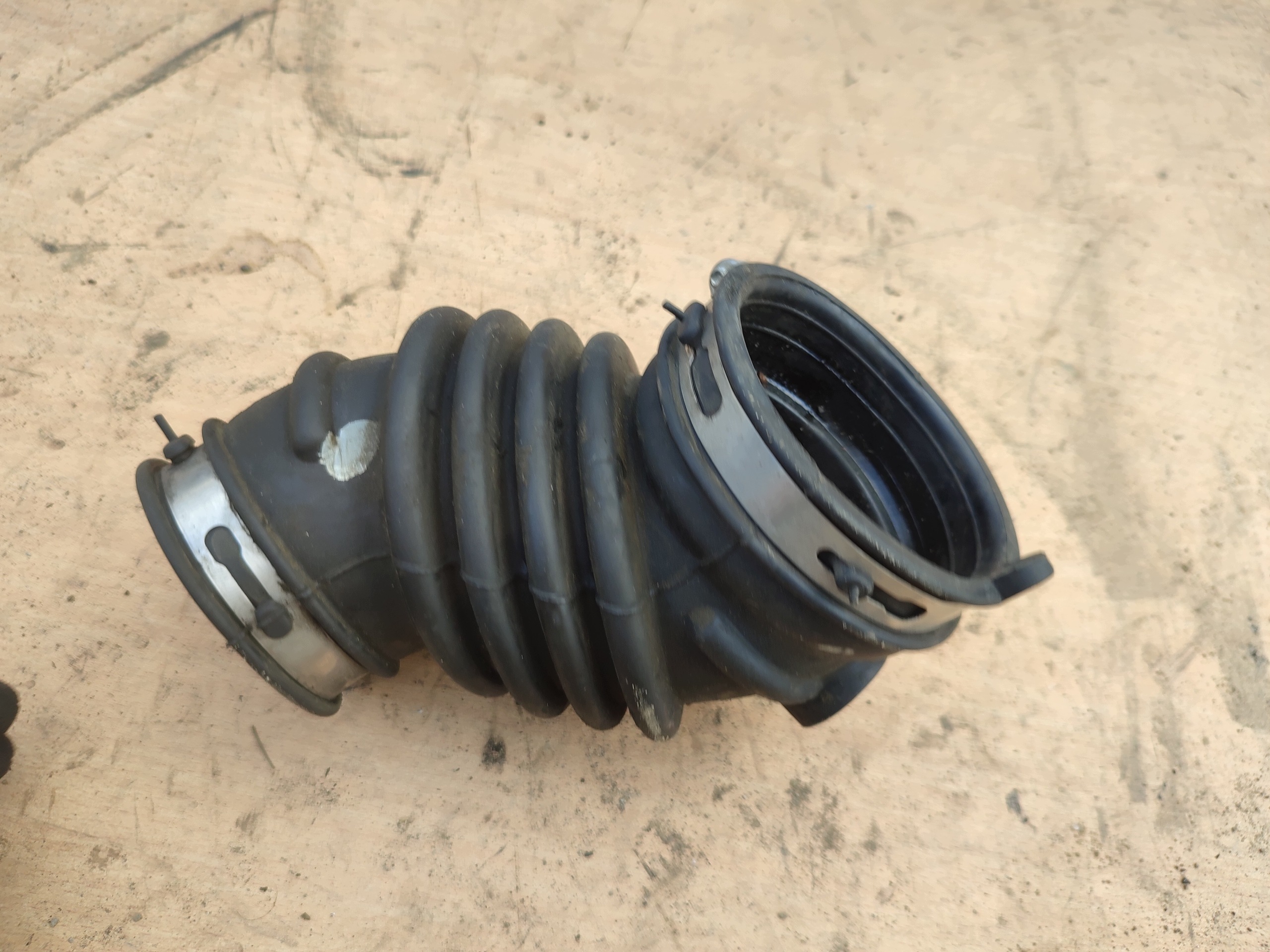 pipe wiring of a filter, Ford 8V61-9C623-AE