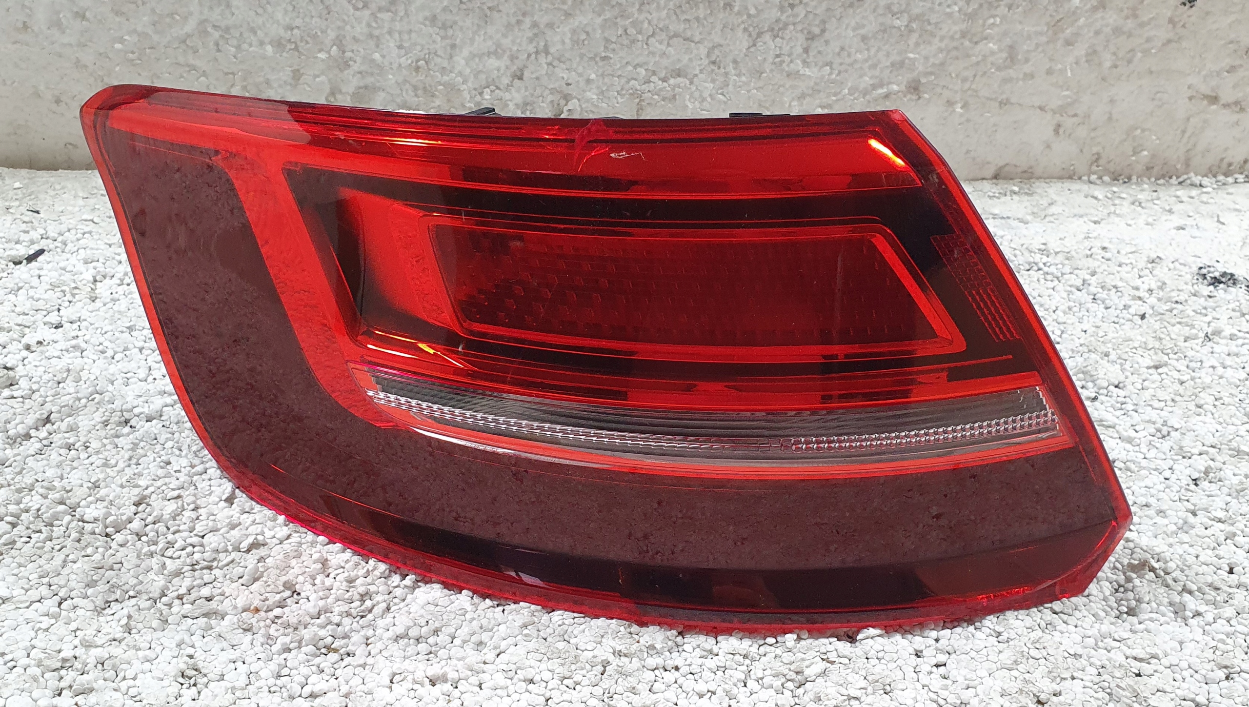 Audi OE 8V4945069 фонарь