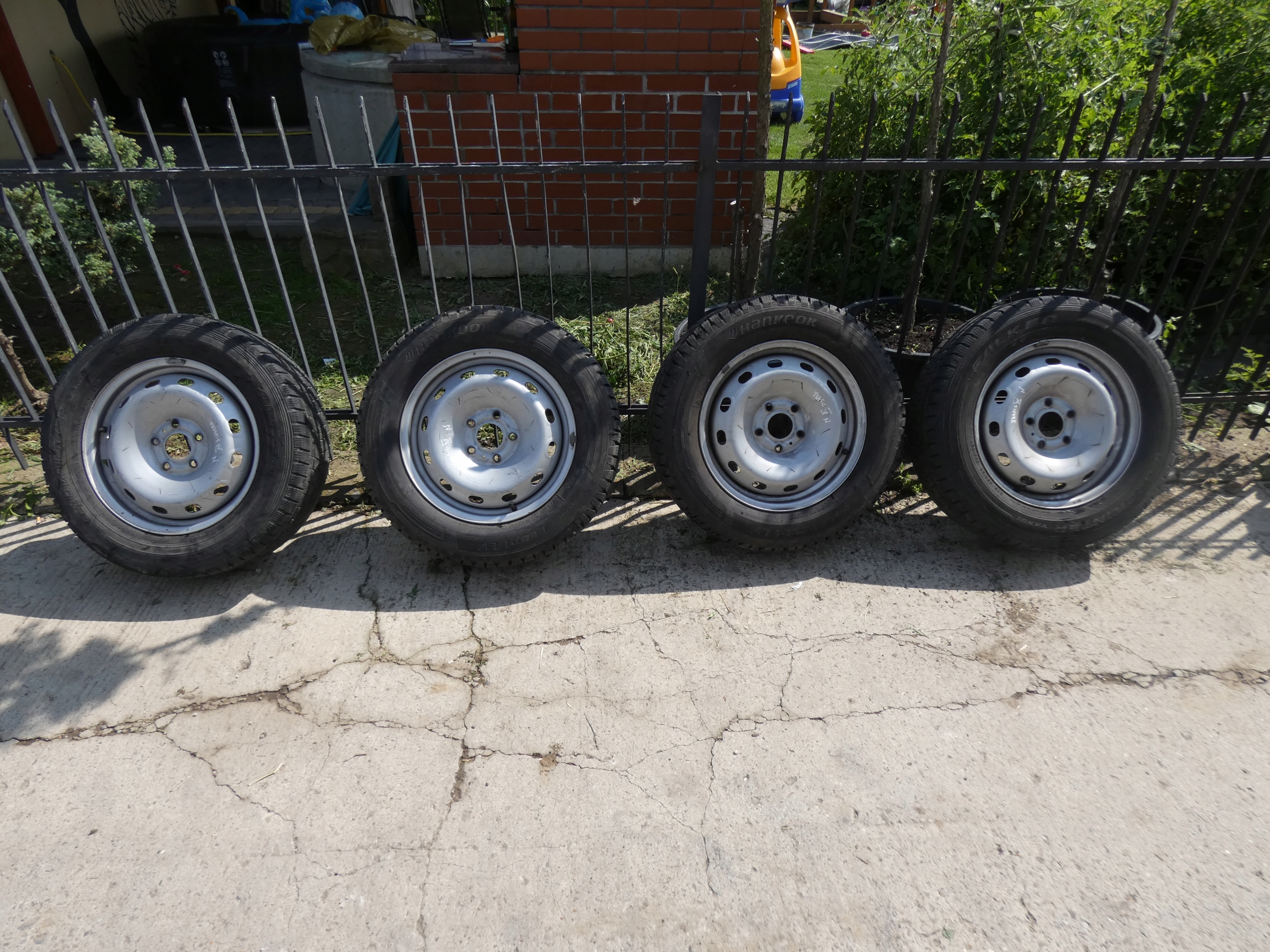 RENAULT TRAFIC VIVARO wheels discs