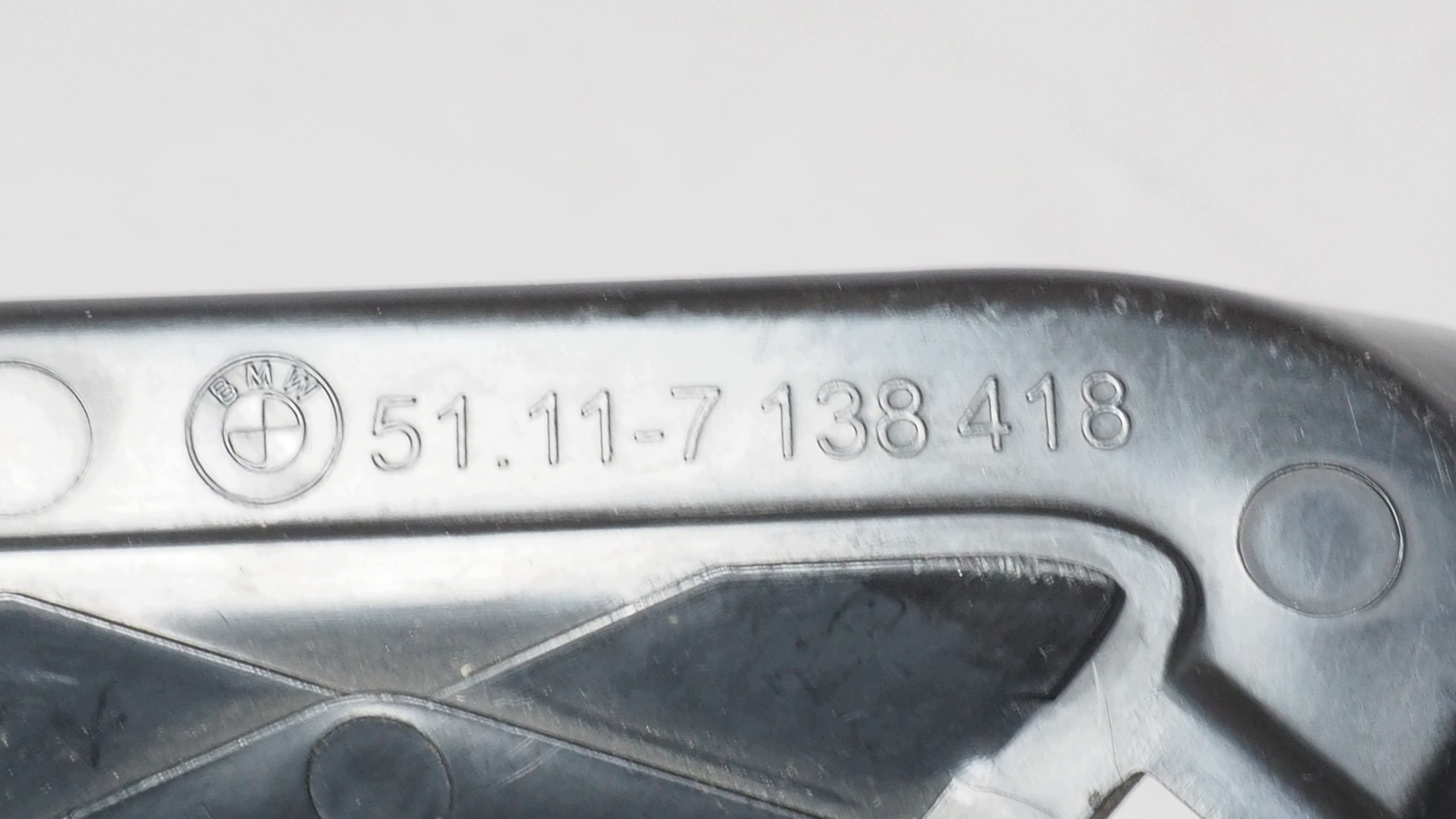 BMW 3 E90 E91 lift mřížka nárazníku pravá předek 7138418