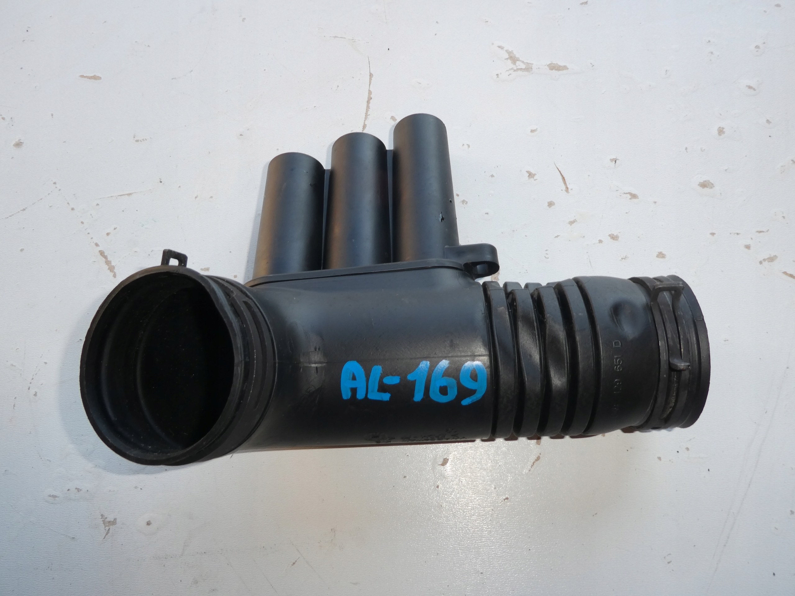 VW pipe wiring of a filter, air 04E129651D