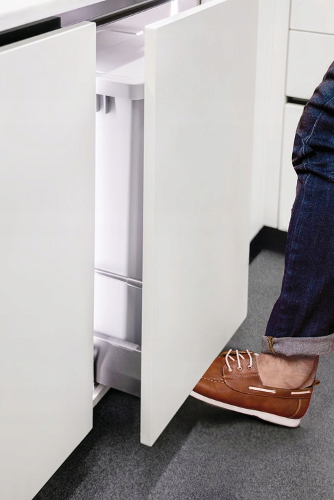 Mechanizmus elektrického vytláčania prednej časti Hafele Hailo Libero 3