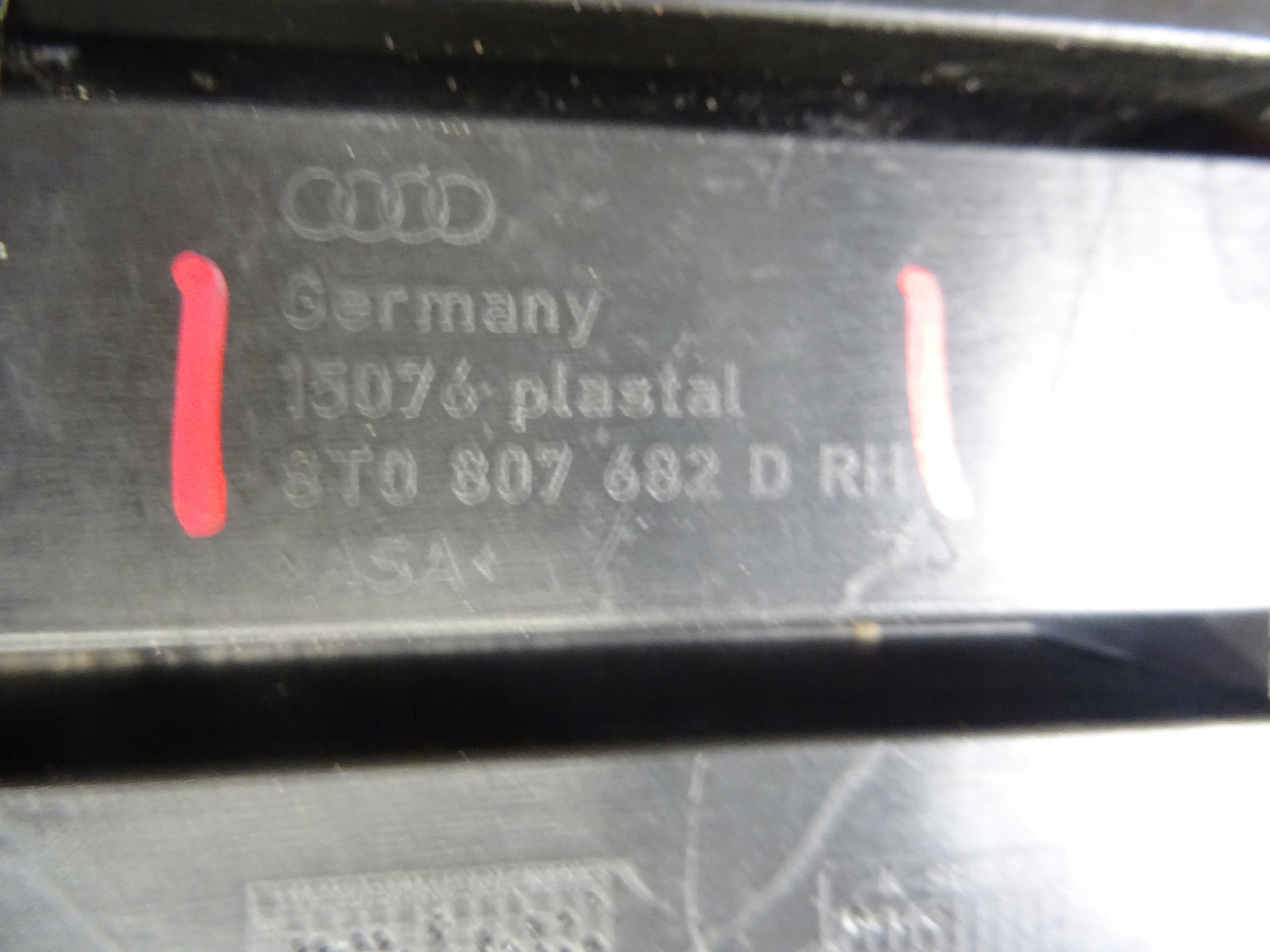 grid of a bumper front front right AUDI A5 8T S-LINE 8T0807682D