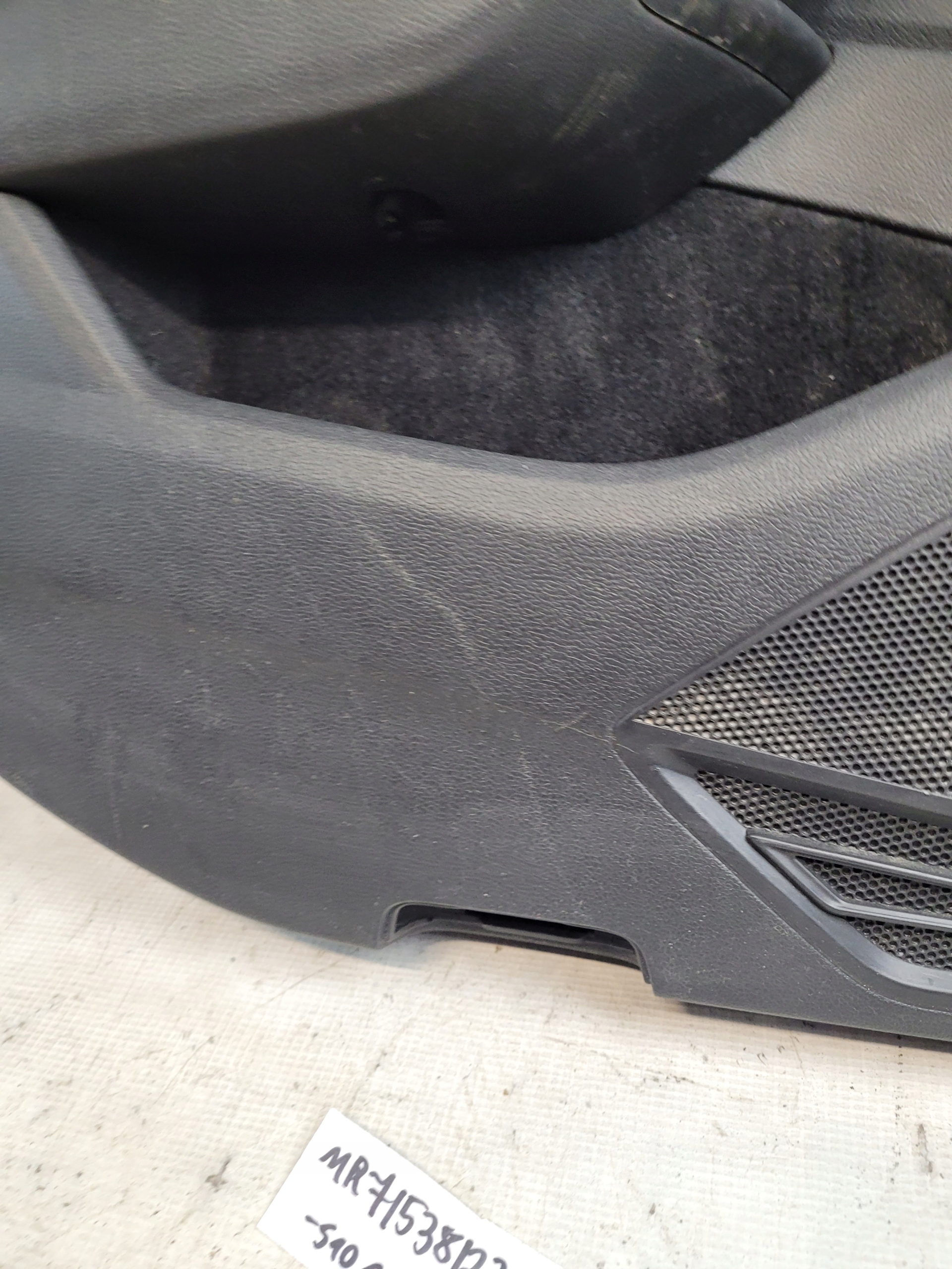 side upholstery handle door left rear part VW PASSAT B8 KOMBI 15r.