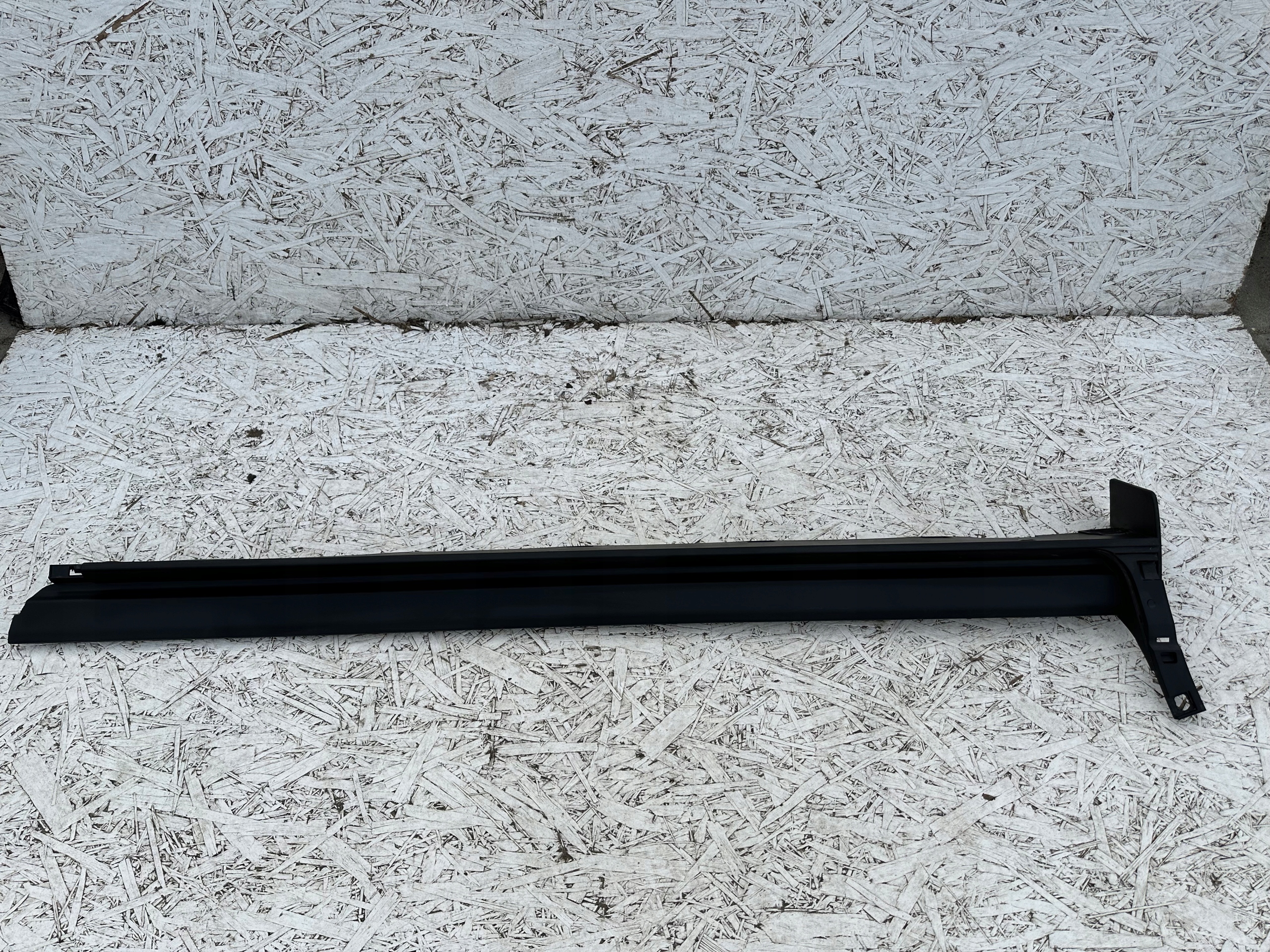 KUGA MK3 ST LISTWA PROGOWA PRAWA STRUKTURA NV4B-S10154-A