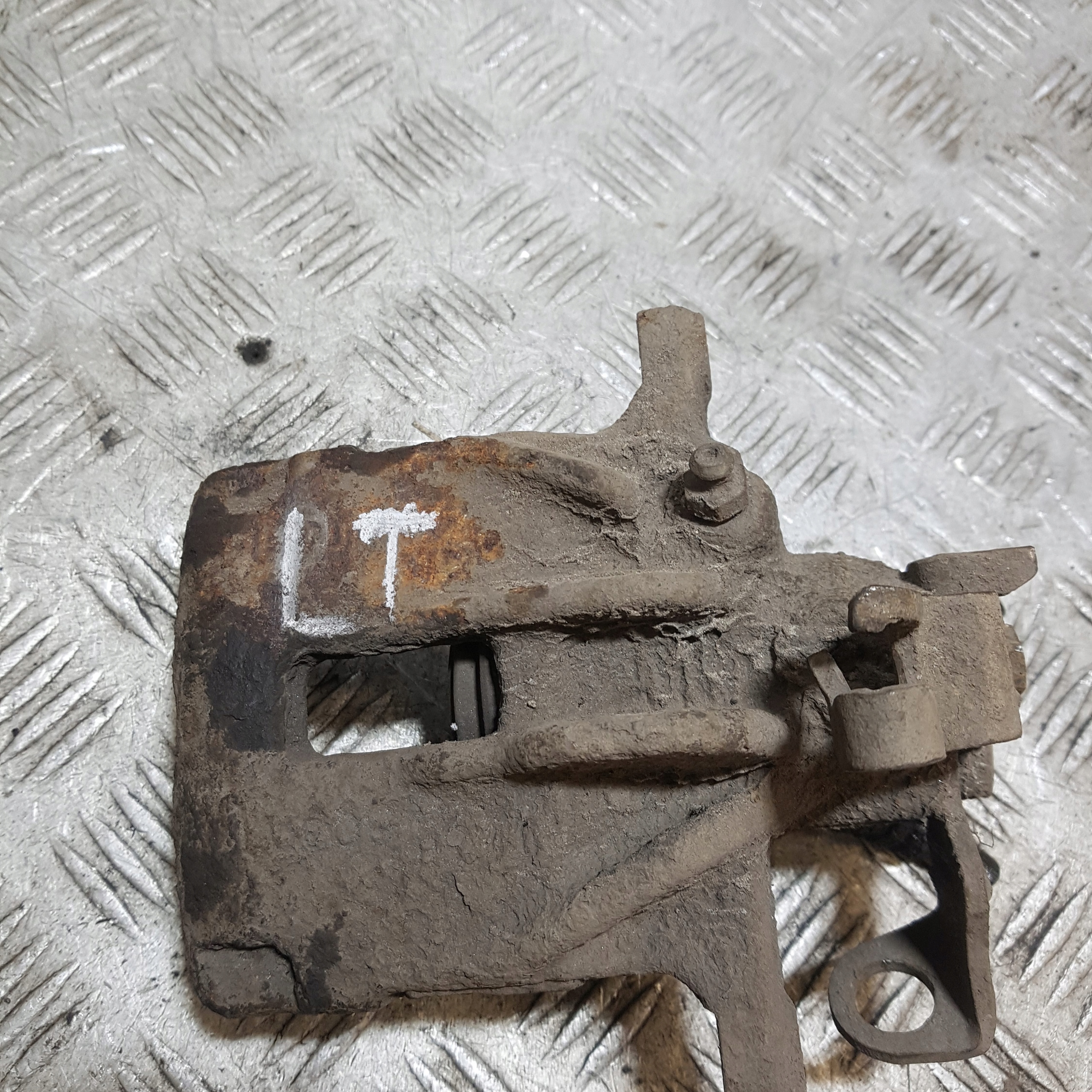 caliper brake left rear part rear NISSAN PRIMASTAR
