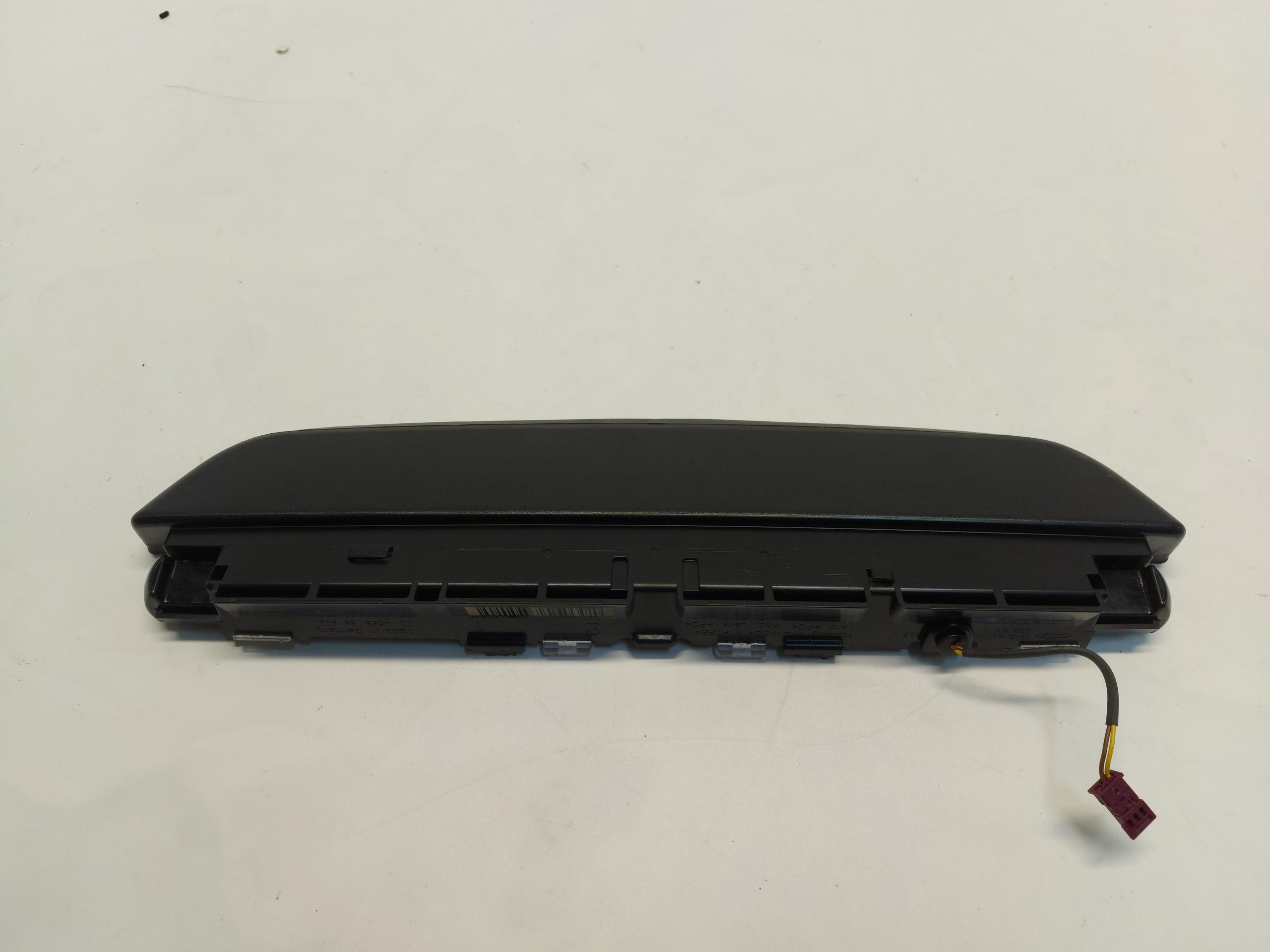 BMW G30 530e third brake light 7360526-10